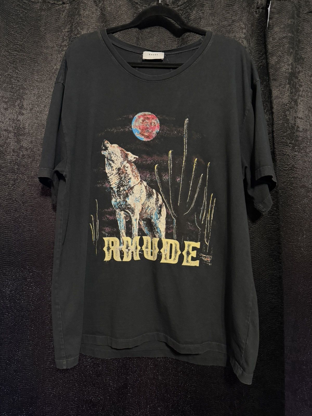 Coyote Tshirt in Vintage Black