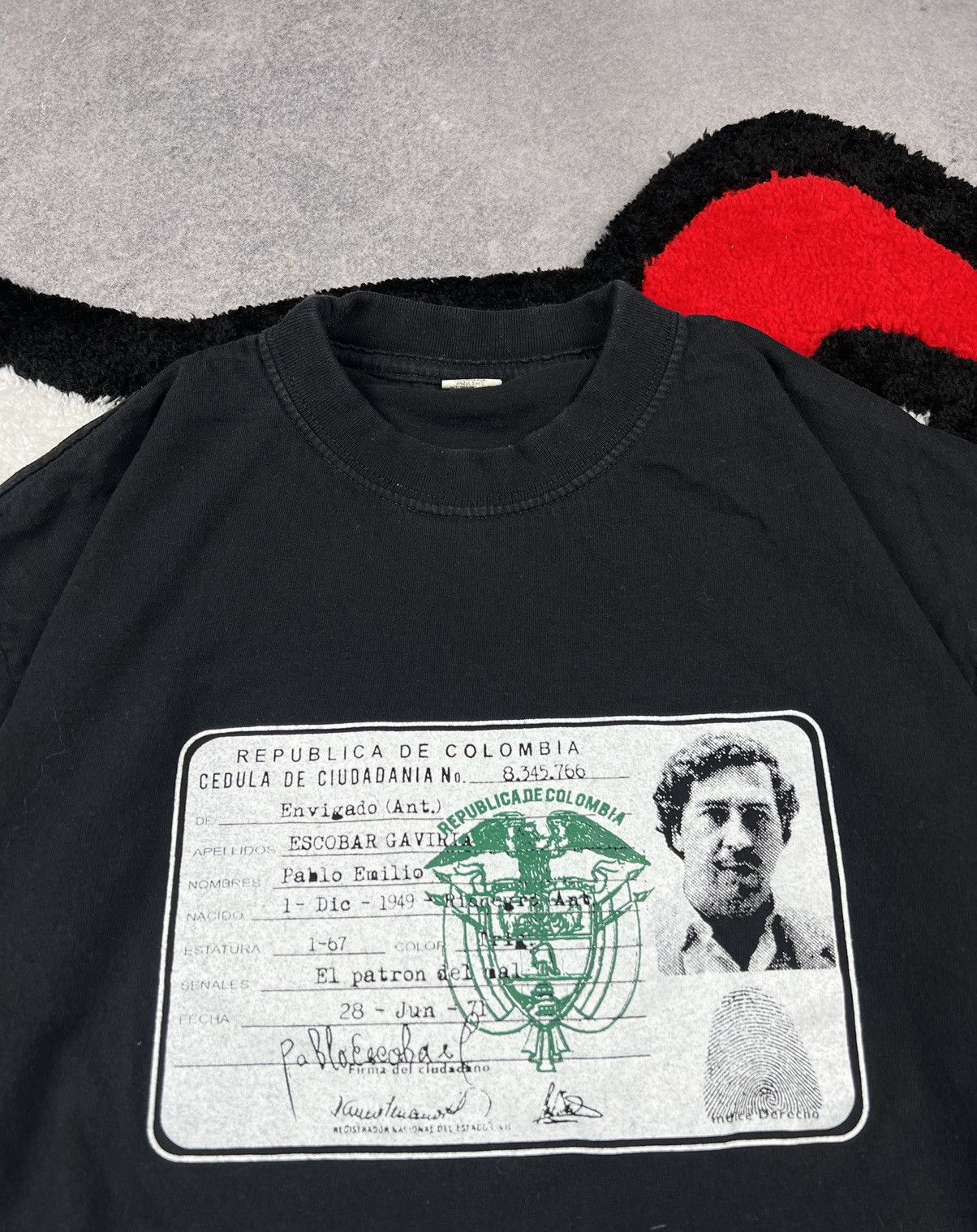 Vintage Crazy Y2K Vintage Pablo Escobar Cocaine Drug Dealer Tee Size US XL / EU 56 / 4 - 4 Thumbnail