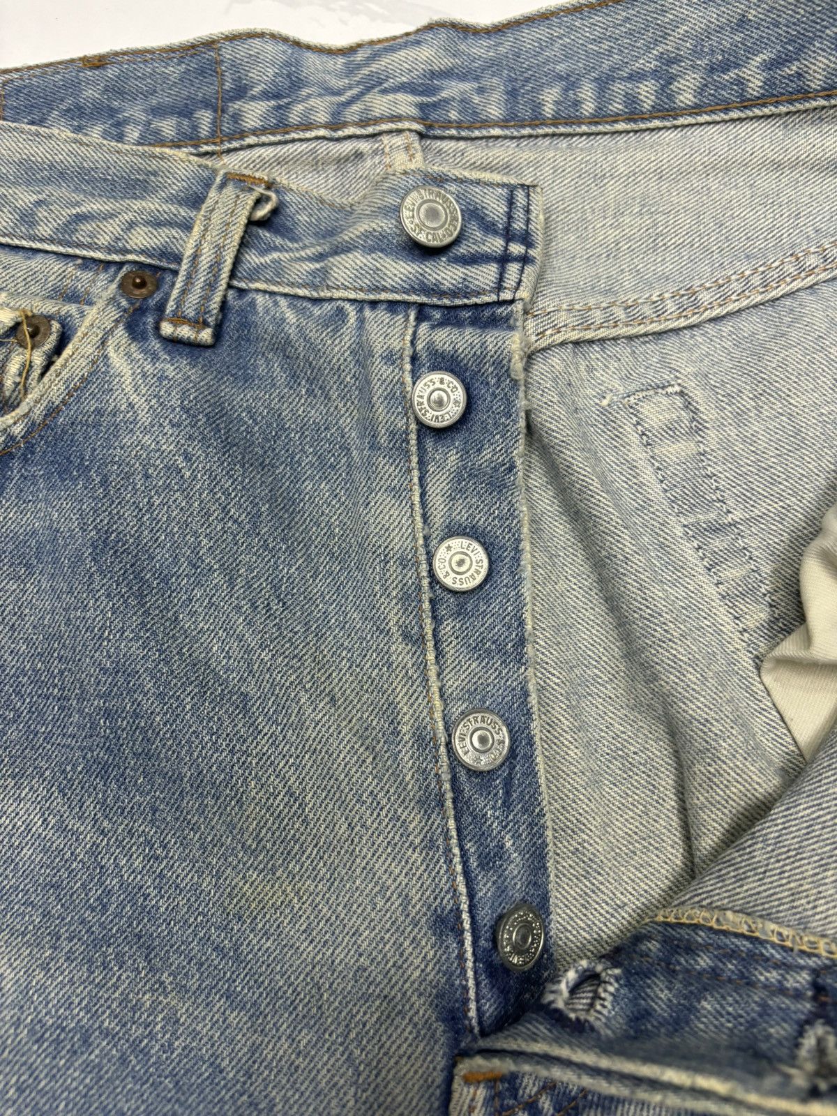 Levi's Vintage Clothing VINTAGE LEVIS 501 NICE FADED DISTRESSED DENIM JEANS Size US 29 - 13 Thumbnail
