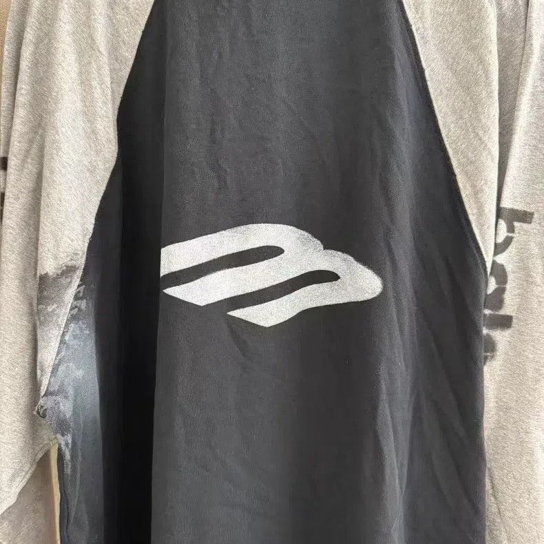 Balenciaga Balenciaga 3B letter dirty distressed short-sleeve - Seven Size US M / EU 48-50 / 2 - 3 Thumbnail