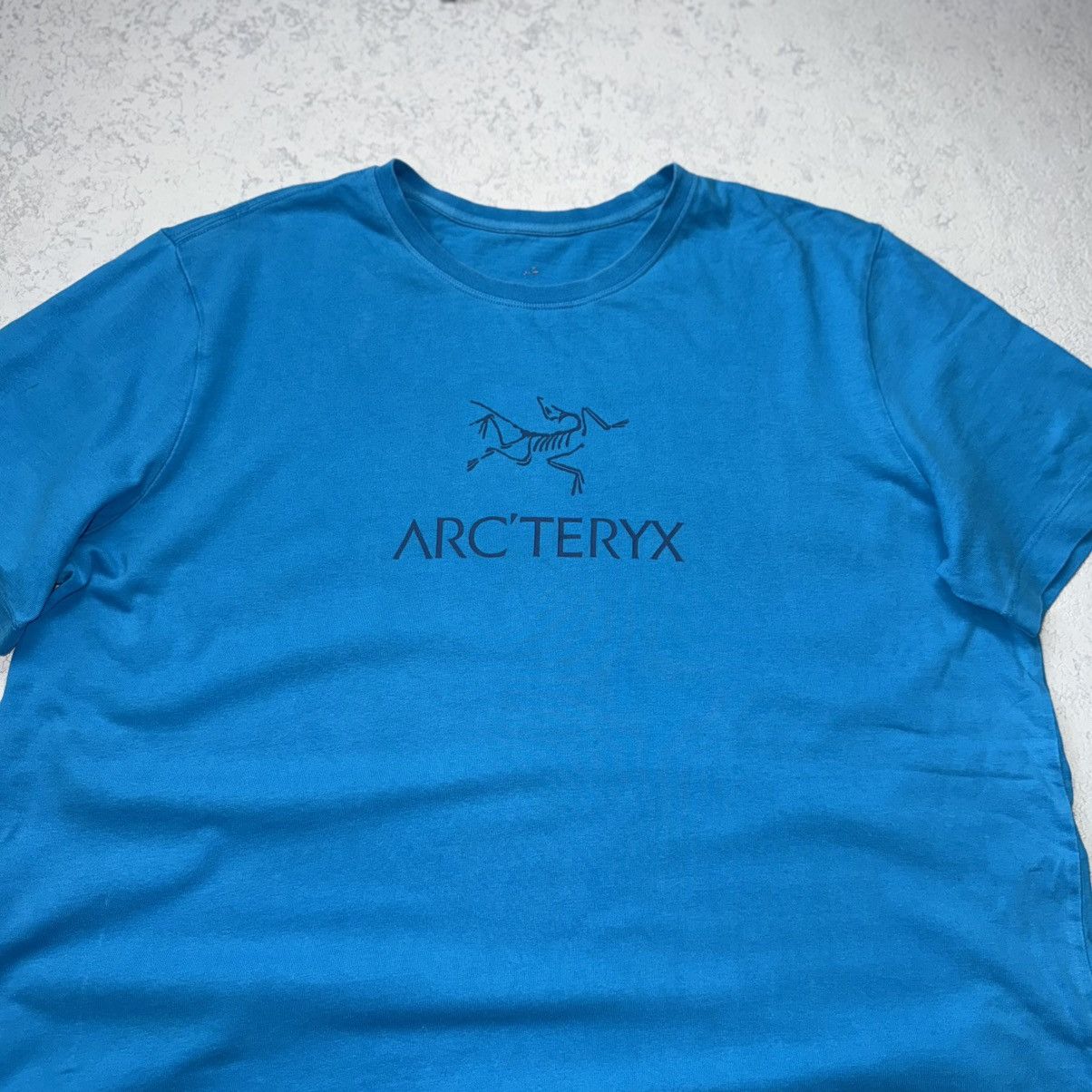 Arc'teryx Vintage Arc’teryx Big Logo T-Shirt Size US XL / EU 56 / 4 - 2 Thumbnail