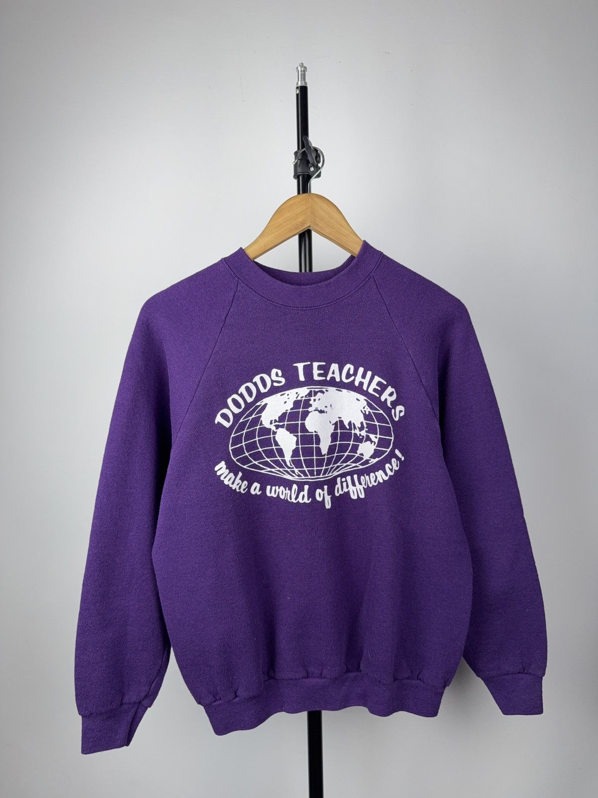 Vintage Vintage DODDS Teachers Sweatshirt Purple Globe Graphic Size US S / EU 44-46 / 1 - 1 Thumbnail
