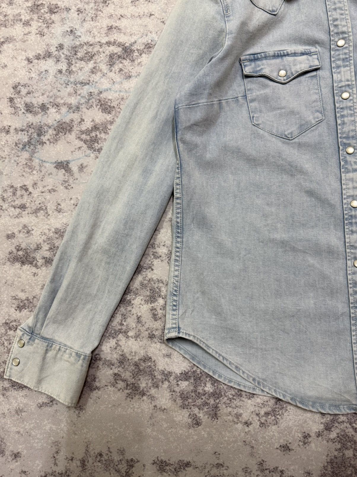 Levi's LEVI’S CLASSIC FIT SNAP BUTTON DENIM JEANS SHIRT Size XS / US 0-2 / IT 36-38 - 4 Thumbnail