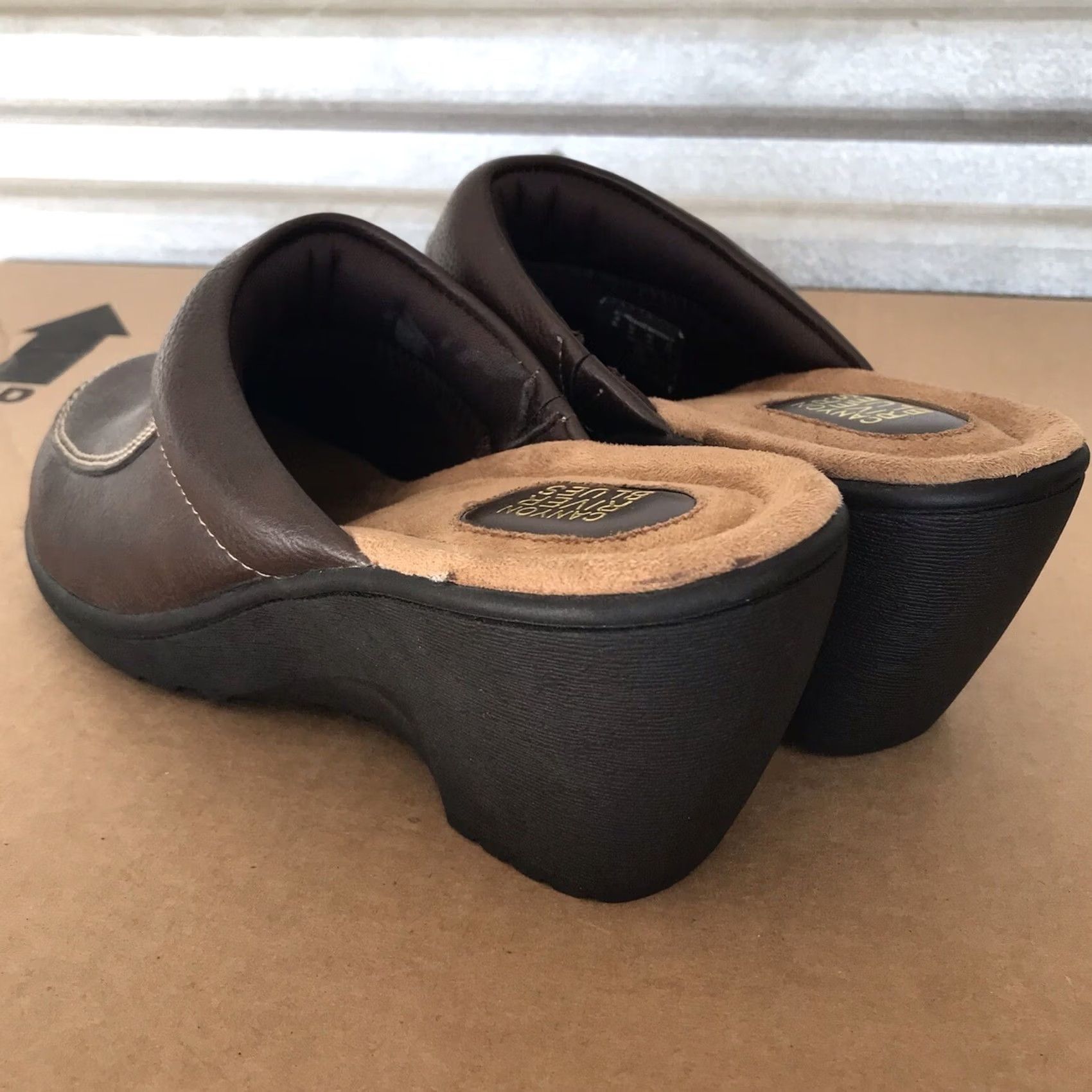 Vintage Canyon River Blues Women Dara Slip-On Block Heel Clogs Mules 8M Brown Casual Open Back Cushioned Comfort Stitching Detail Size US 7 / IT 37 - 3 Thumbnail
