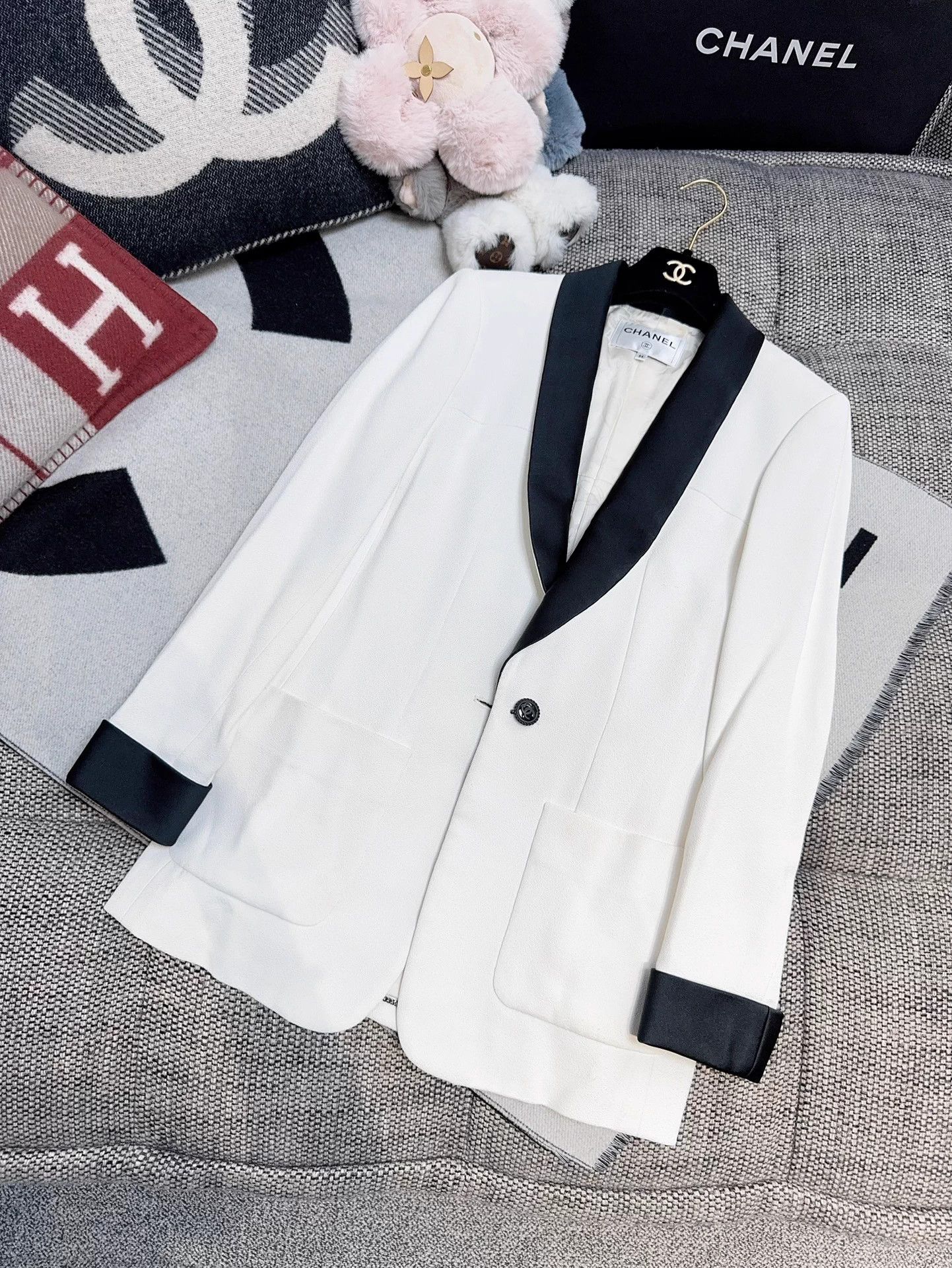Chanel Chanel Black & White Satin Blazer 34 Size XS / US 0-2 / IT 36-38 - 3 Thumbnail