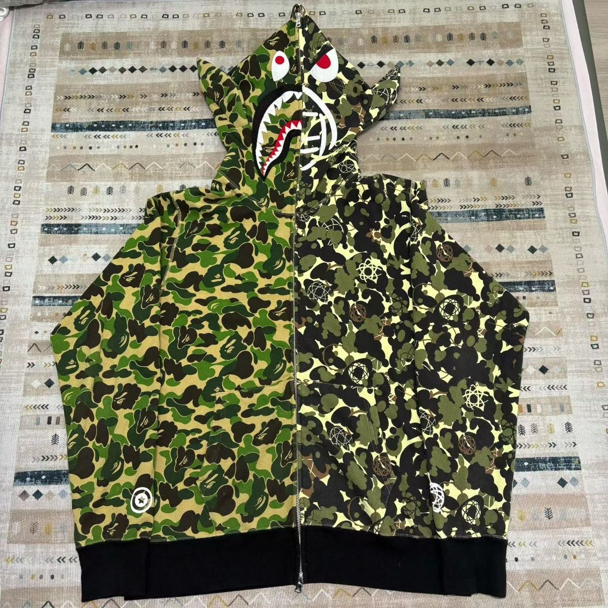 Bape CAMO SHARK FULL ZIP HOODIE Size US L / EU 52-54 / 3 - 1 Thumbnail