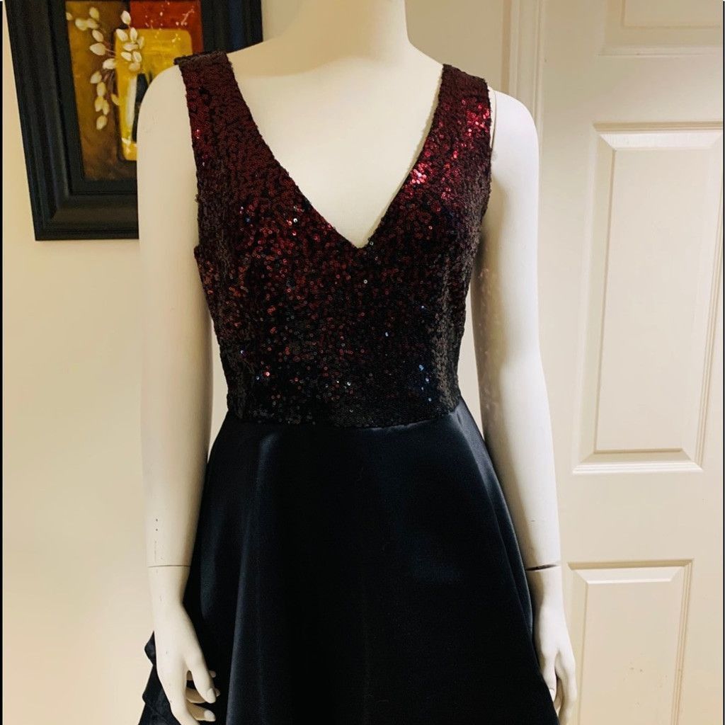 Other Brand New Black dress w Sequinned Red Top Size M Size M / US 6-8 / IT 42-44 - 2 Thumbnail