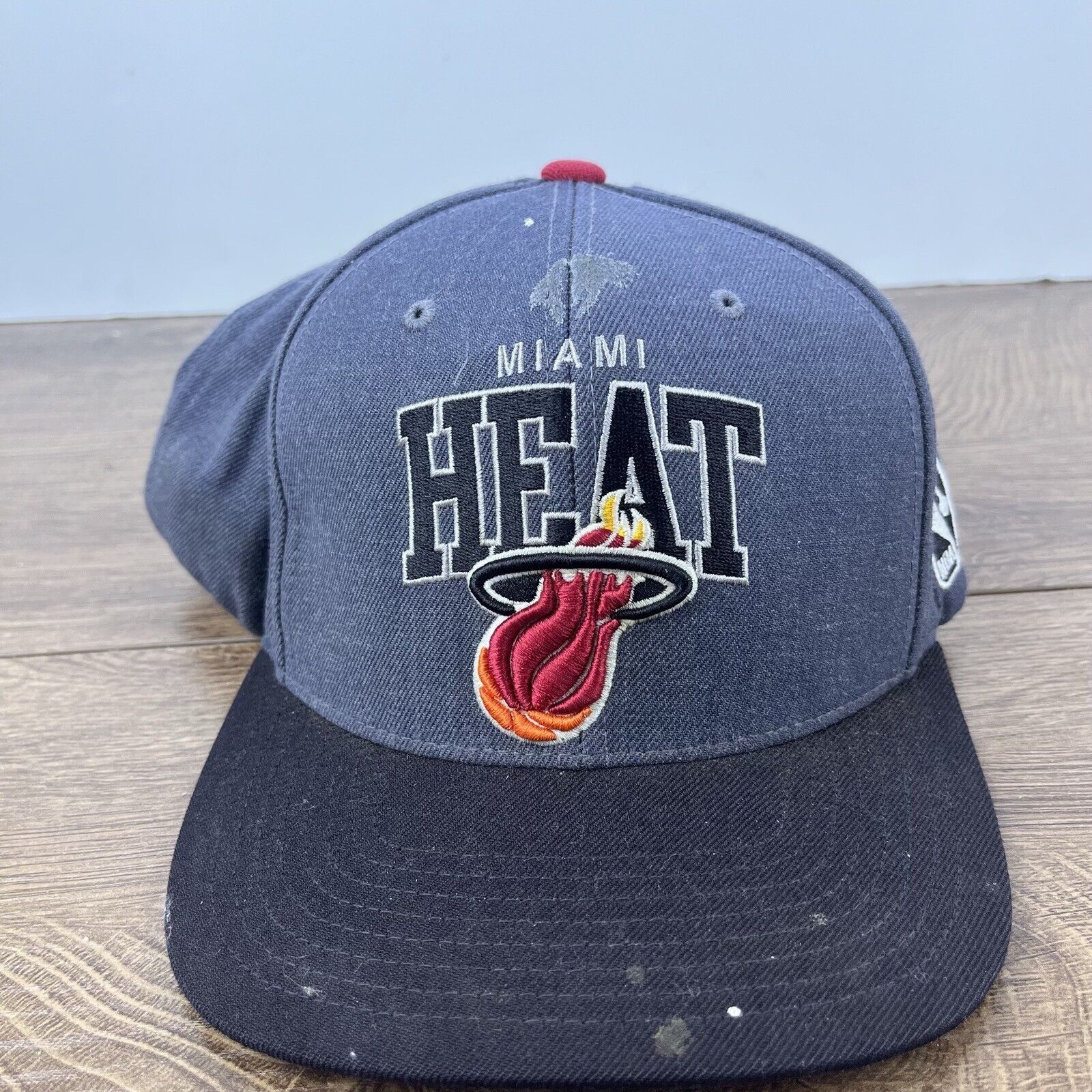 Mitchell & Ness Miami Heat Snapback Hat Mitchell & Ness Gray Cap Adjustable Size ONE SIZE - 4 Thumbnail