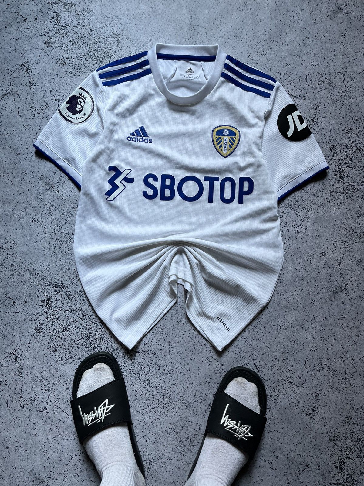 Adidas Vintage Adidas Leeds United Soccer Jersey Y2K White Size XS Size US XS / EU 42 / 0 - 1 Thumbnail