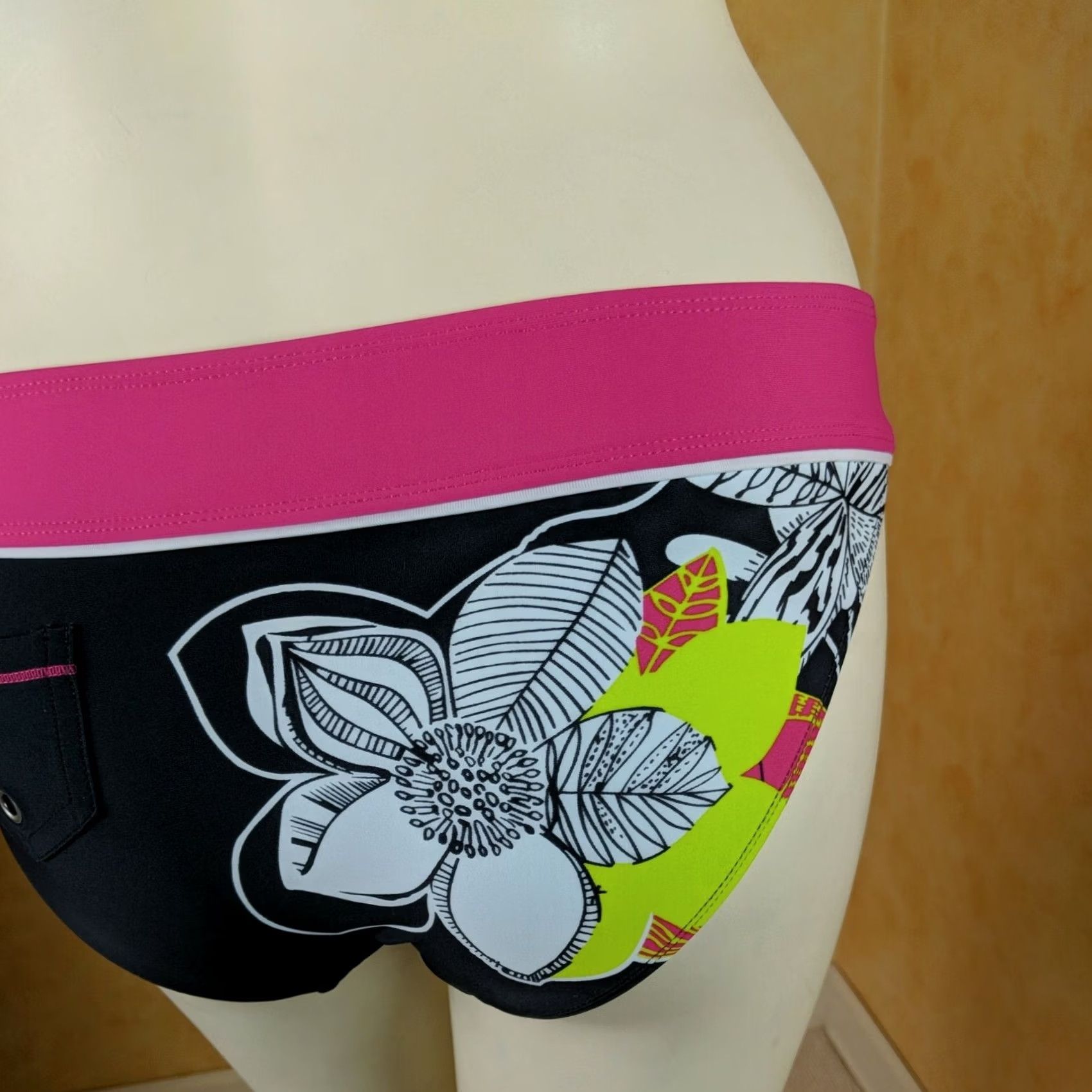 Athleta Athleta Bottom Swim Bottom Floral Gray Pink S Womens Low Rise Bikini Beach Back Pocket 2020s Women Size 28" / US 6 / IT 42 - 6 Thumbnail