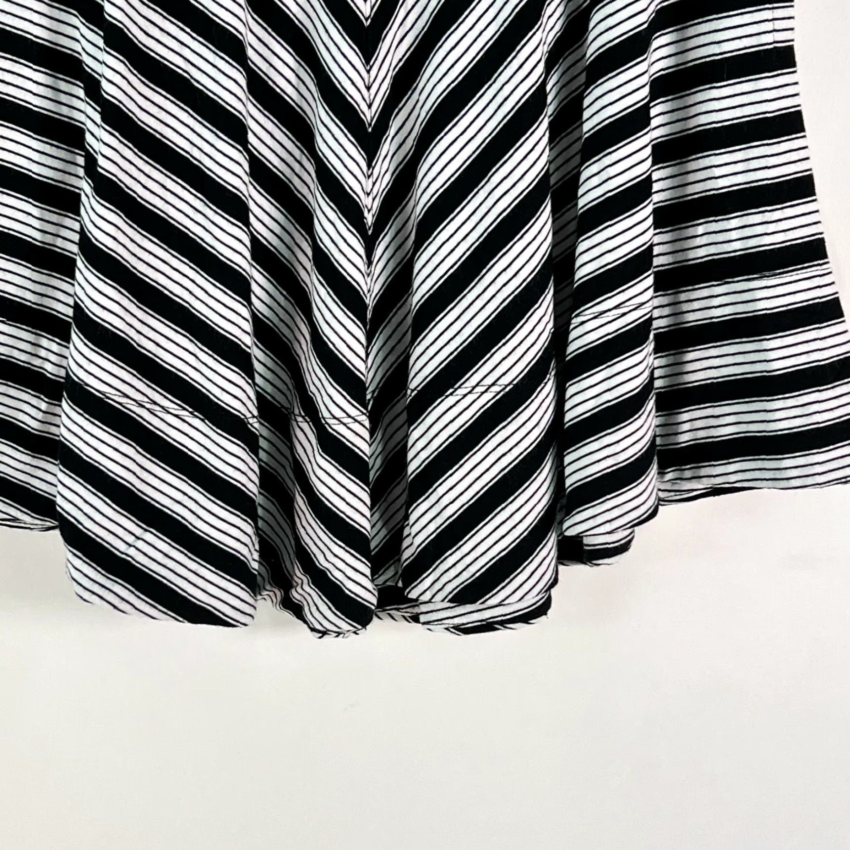 Ann Taylor Ann Taylor Loft Skirt Womens Flat Front Pull On Black Stripe Mini XS Size 26" / US 2 / IT 38 - 4 Thumbnail