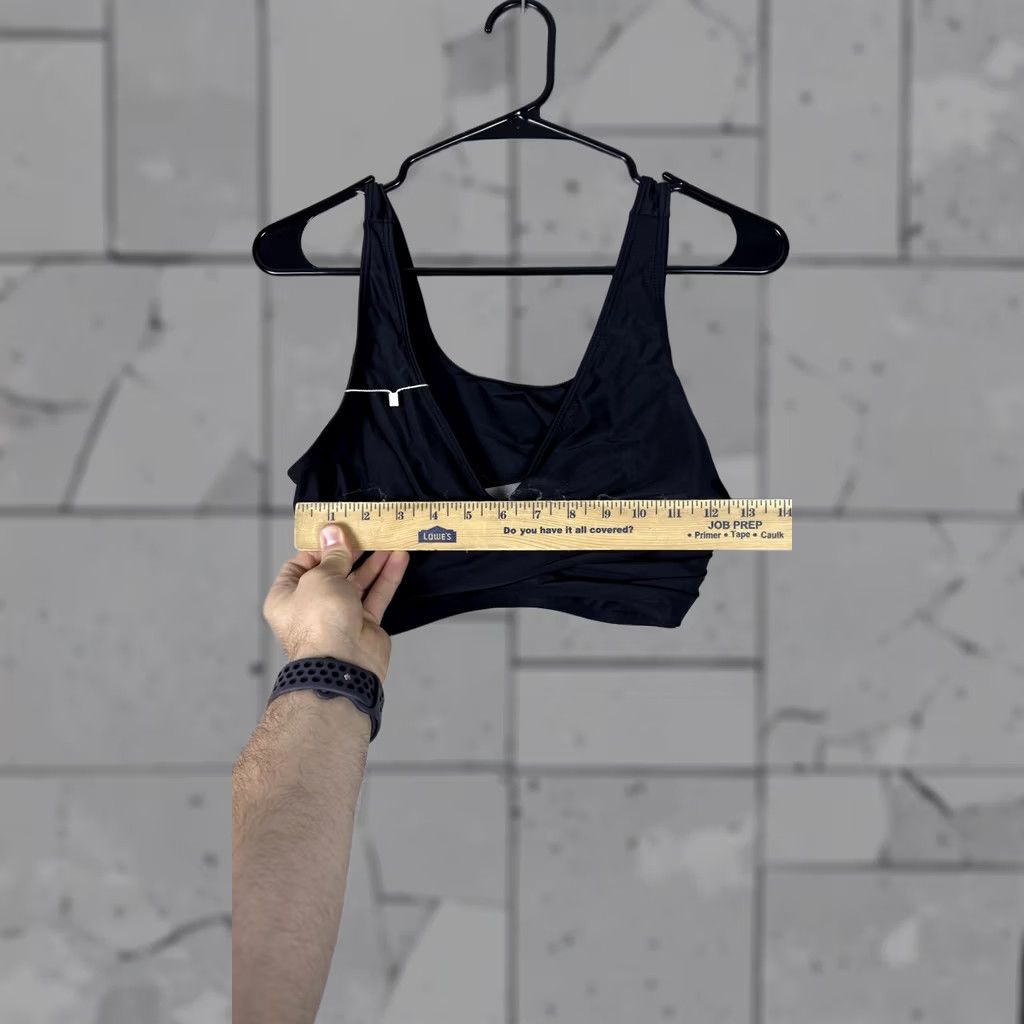 Lululemon Lululemon Sports Bra Womens Medium Black Crossover V-Neck Wrap Swim Top Athletic Size M / US 6-8 / IT 42-44 - 1 Thumbnail