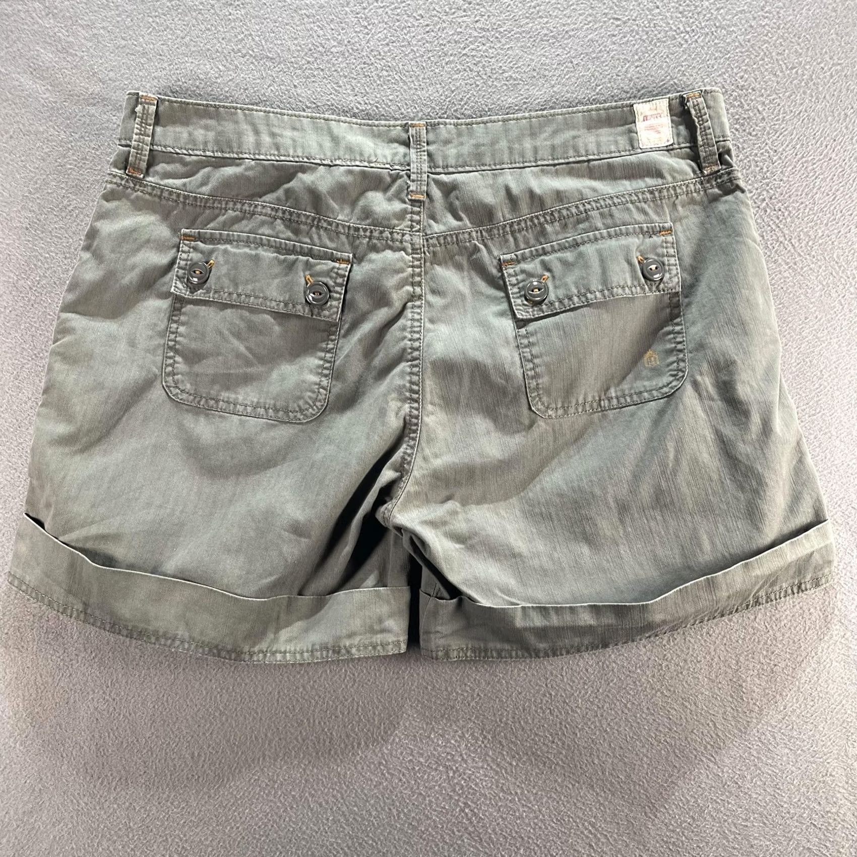 Levi's Levi's Chino Shorts Womens 14 Gray 100% Cotton Cuffed Pockets Flat Front Tab Twills 4in Inseam Regular, Gray, Solid, 34in Waist, 14 (Womens) Size 36" / US 14 / IT 50 - 2 Thumbnail