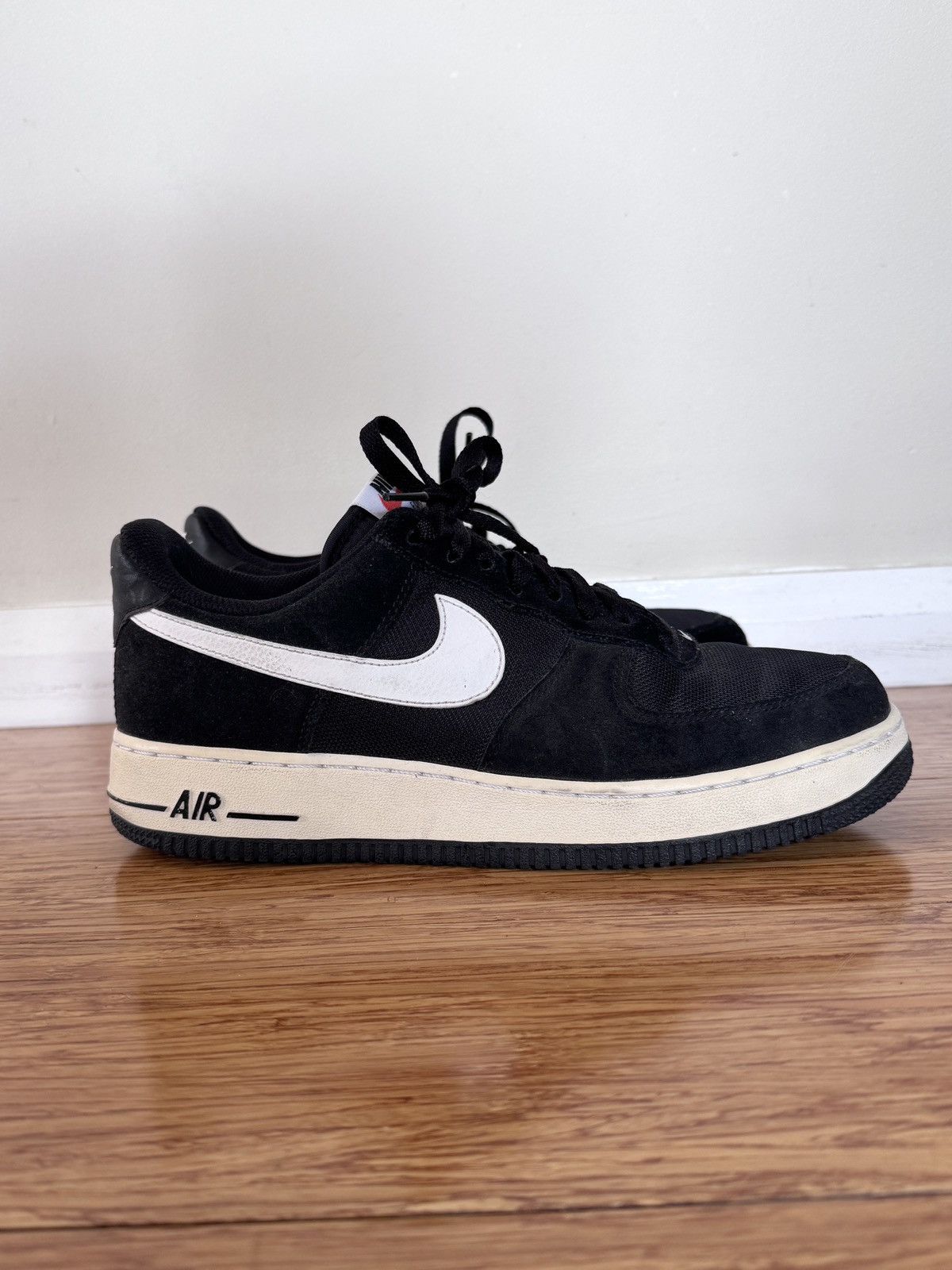 Nike Nike Air Force 1 - Black/White Size US 8.5 / EU 41-42 - 1 Thumbnail