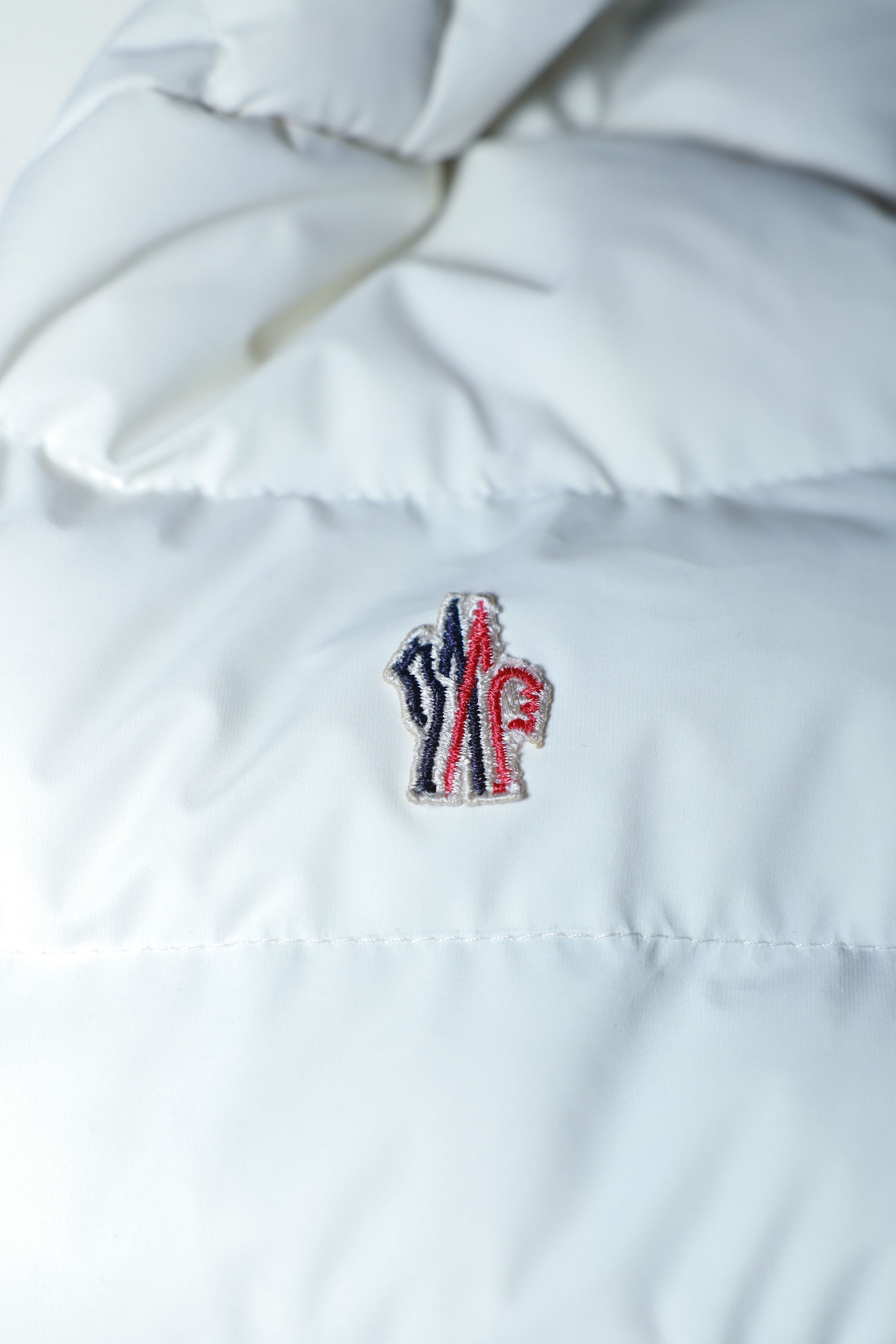 Moncler Moncler Bruche Giubbotto White Hooded Ski Jacket – Size M Size M / US 6-8 / IT 42-44 - 12 Thumbnail
