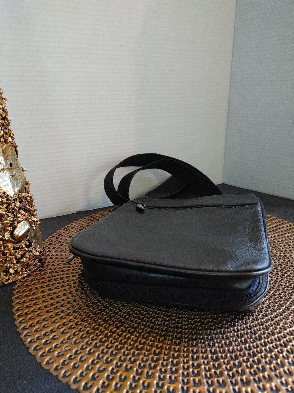 Away Travel Travelon Leather Sling Bag Size ONE SIZE - 9 Thumbnail