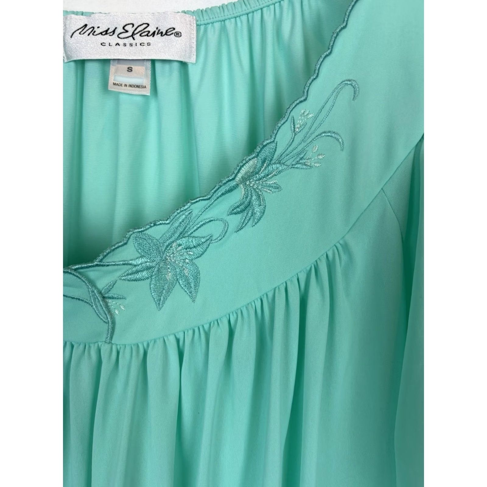 Vintage Miss Elaine Nightgown Small Green Embroidered Nylon Flutter Sleeves Size ONE SIZE - 4 Thumbnail