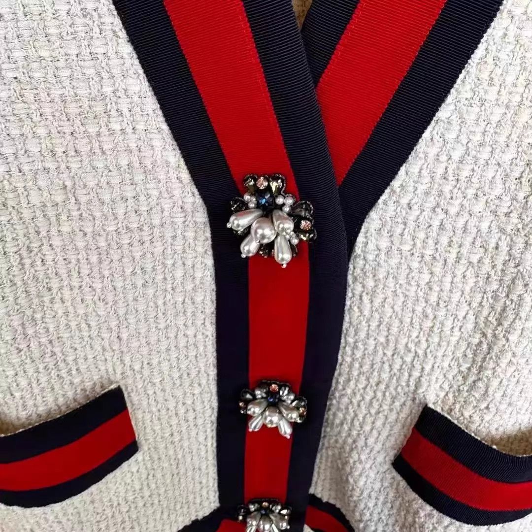 Gucci Gucci New with Tags Crystal Button Cardigan Size 38 Size S / US 4 / IT 40 - 3 Thumbnail