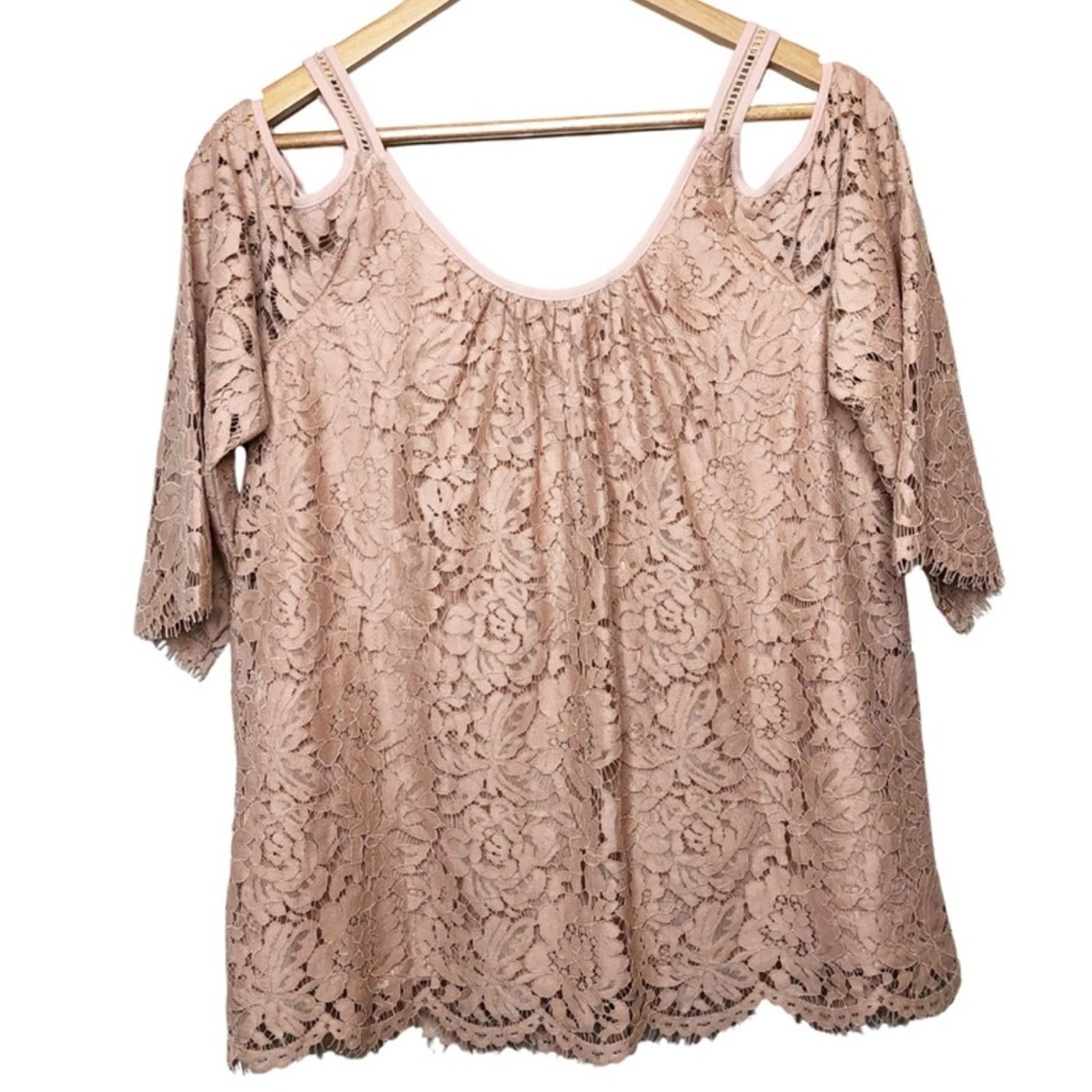 White House Black Market New with Tag White House Black Market Lace Blush Blouse Size S / US 4 / IT 40 - 7 Thumbnail