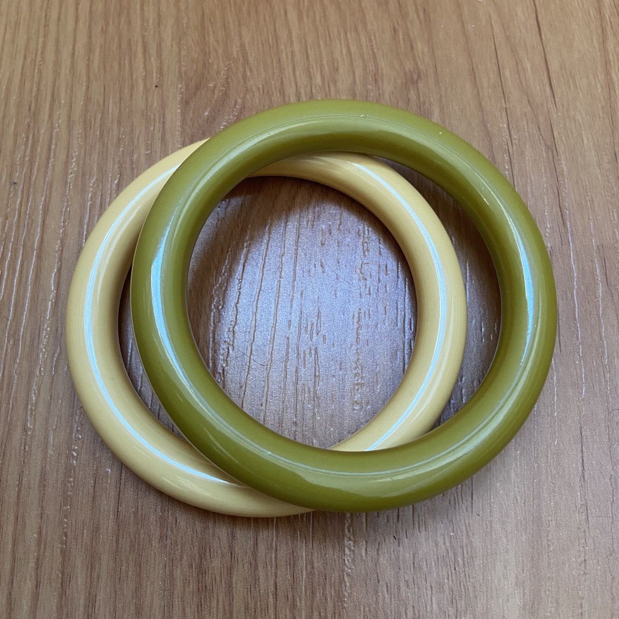 Vintage Bakelite Avocado Creamy Corn Vintage Bangle Bracelet Bundle Size ONE SIZE - 1 Thumbnail