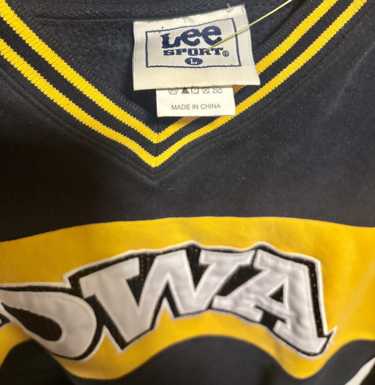 Lee Vintage Lee Sports Iowa Hawkeyes Sweatshirt Size Large Size US L / EU 52-54 / 3 - 6 Thumbnail