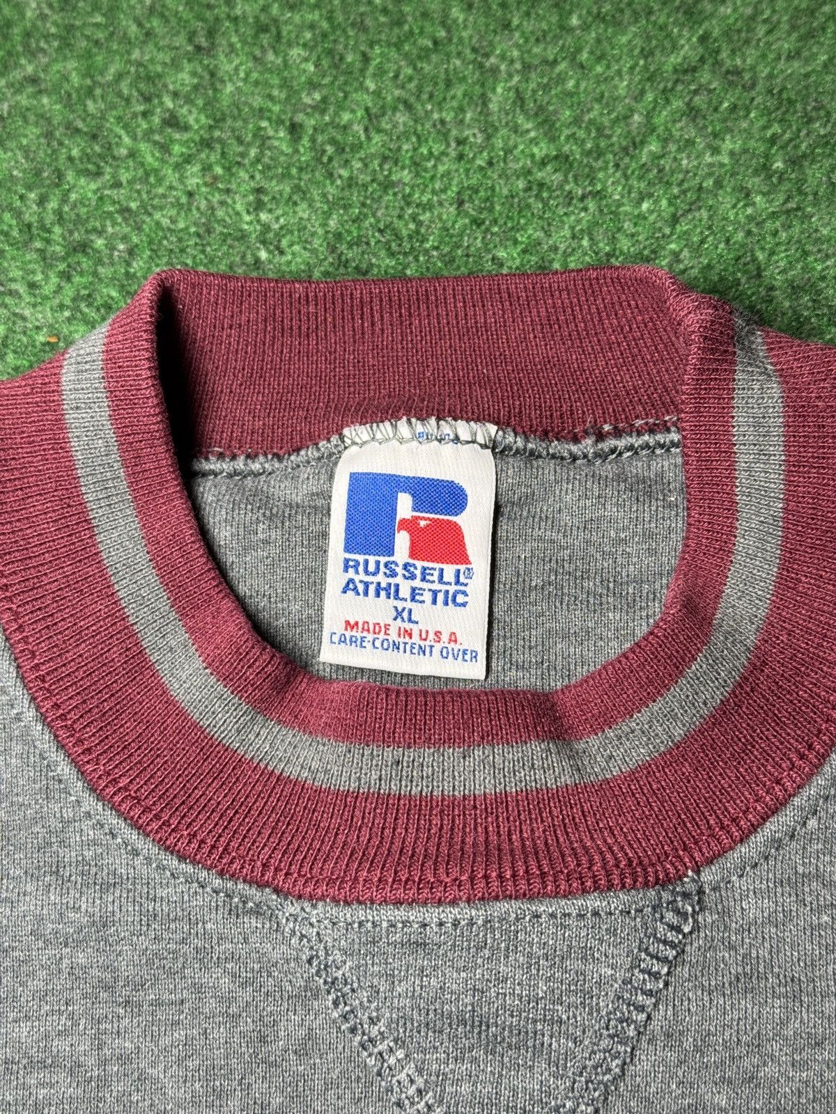 Russell Athletic × Vintage Vintage 90s Russell Athletic XL Minimalist Sweatshirt Size US XL / EU 56 / 4 - 3 Thumbnail