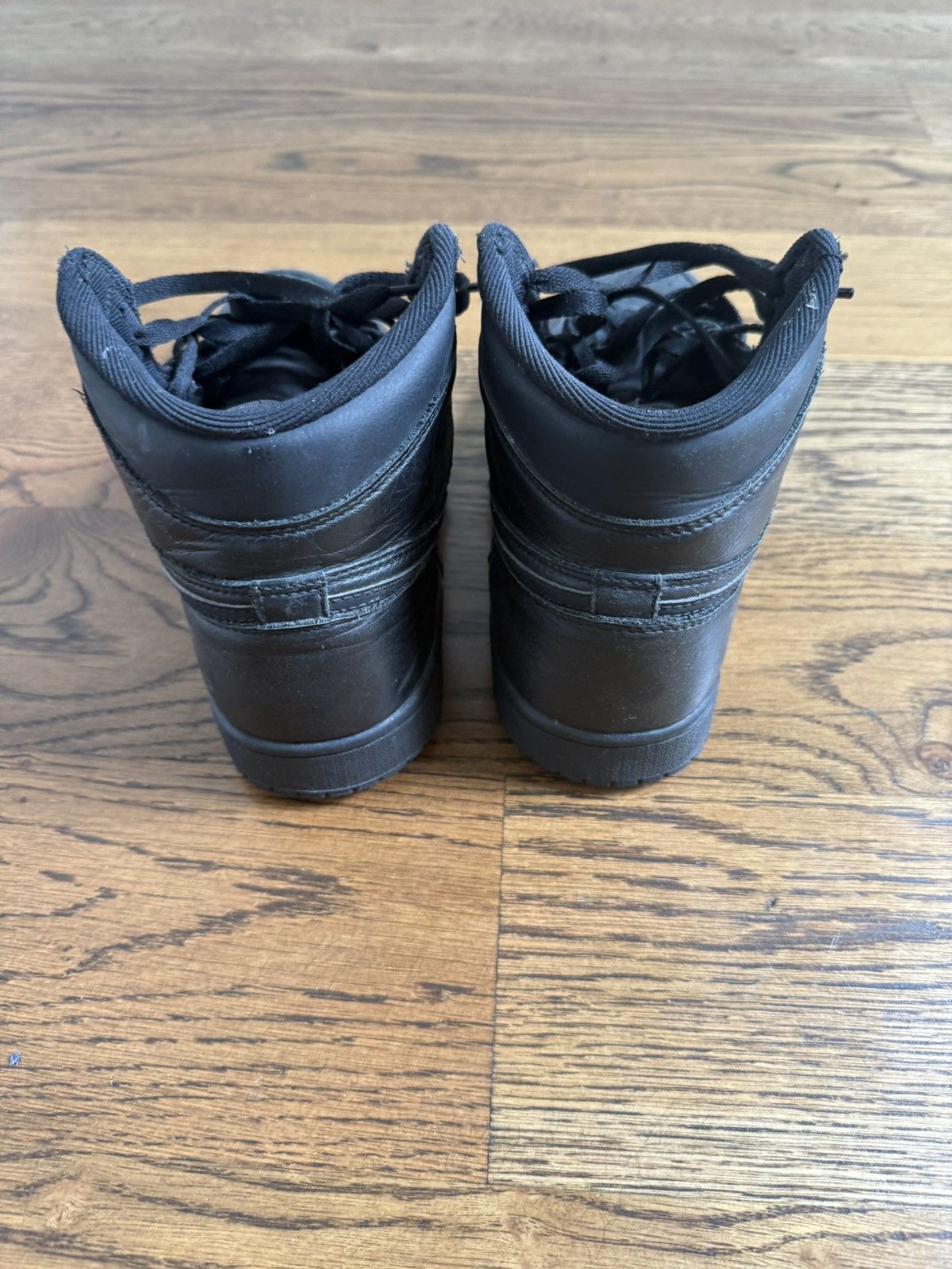 Nike 2017 Air Jordan 1 Retro High OG 'Triple Black' Used Size US 9 / EU 42 - 3 Thumbnail