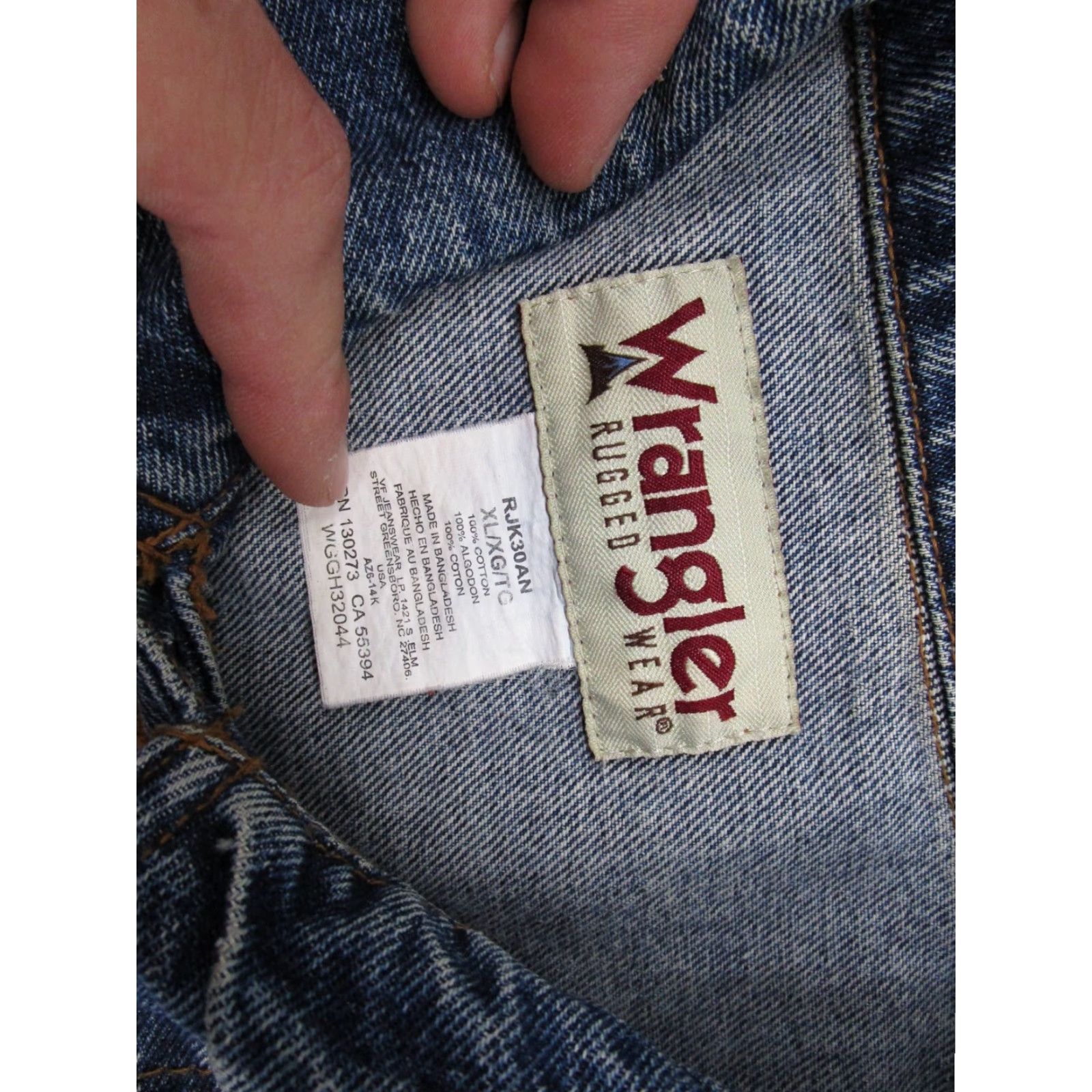 Wrangler VTG Wrangler Rugged Wear Blue Denim Button Up Jacket Western Cowboy Read XL Mens Jacket Blue Denim Western Cowboy Cut Wrangler Rugged Wear 80s 90s Size US XL / EU 56 / 4 - 2 Thumbnail