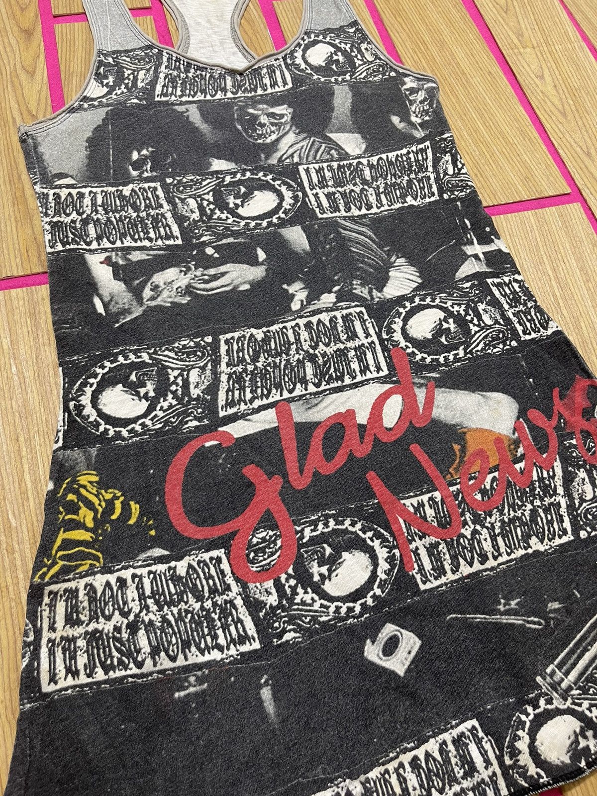If Six Was Nine Y2K TANK TOP GLADE NEWS IFSIX style Size US L / EU 52-54 / 3 - 3 Thumbnail