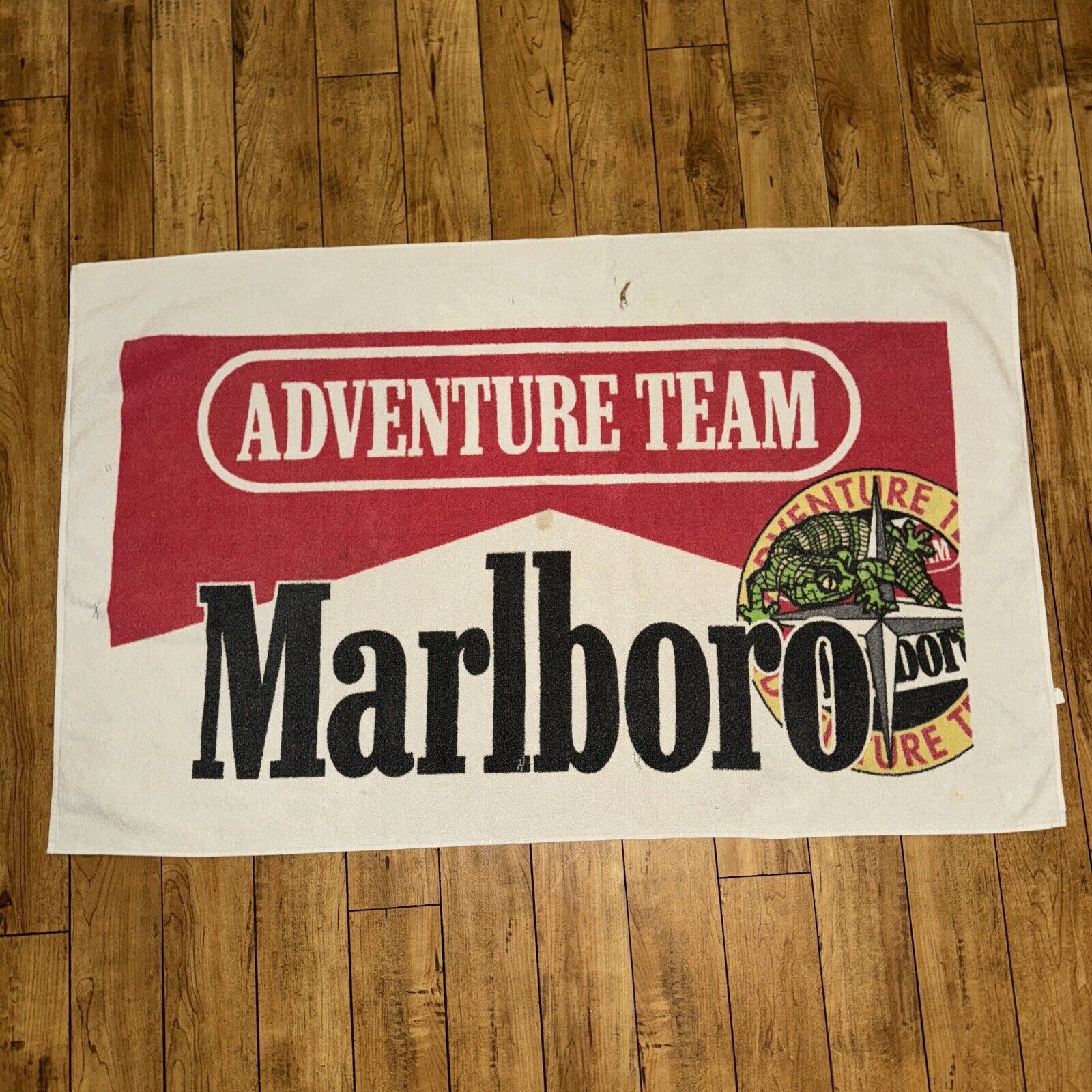 Marlboro × Vintage Vintage Marlboro Beach Town 54x34 White Made In USA Size ONE SIZE - 1 Thumbnail