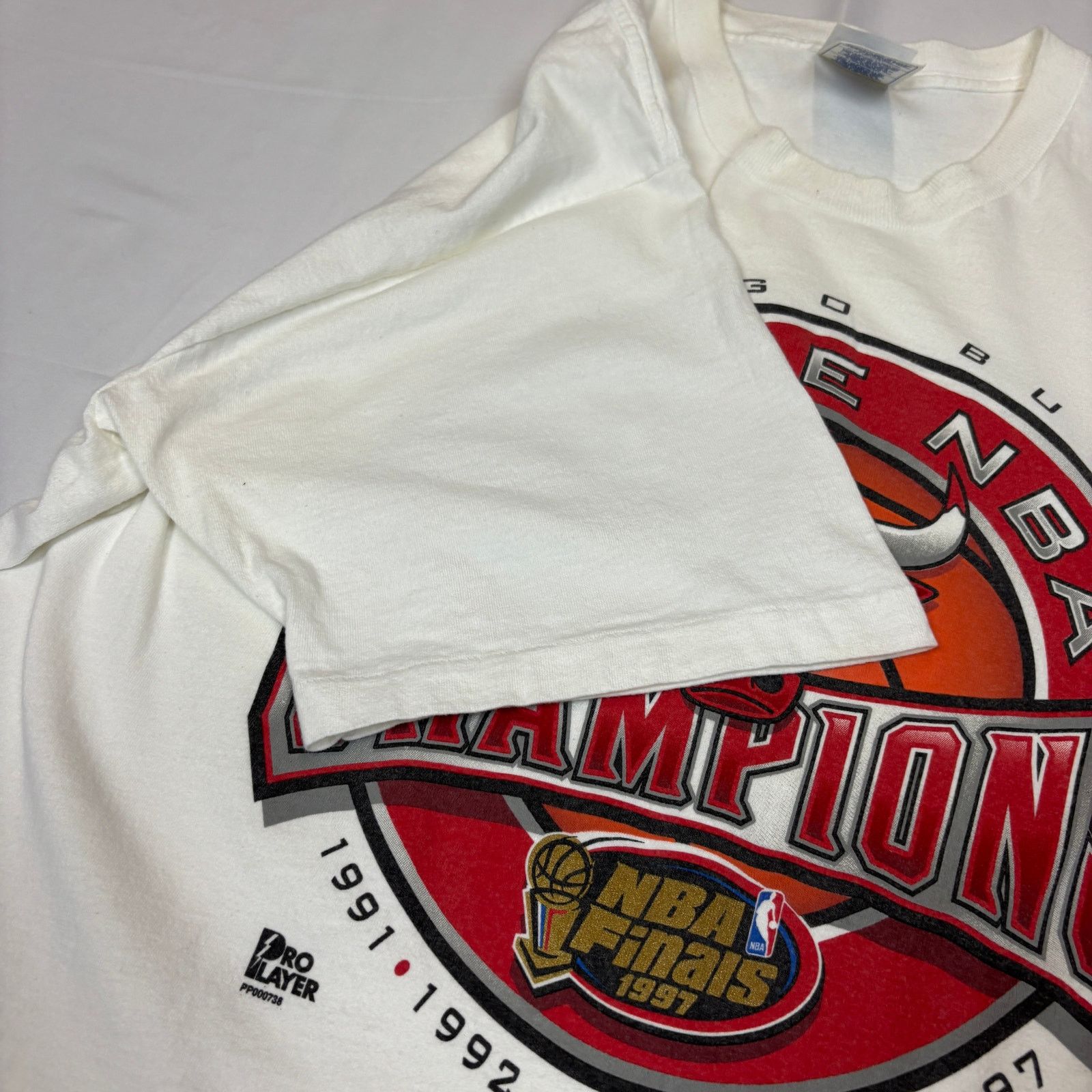 Pro Player Vintage 1997 Chicago Bulls Pro Player 5 Time Tee Shirt XL Size US XL / EU 56 / 4 - 6 Thumbnail