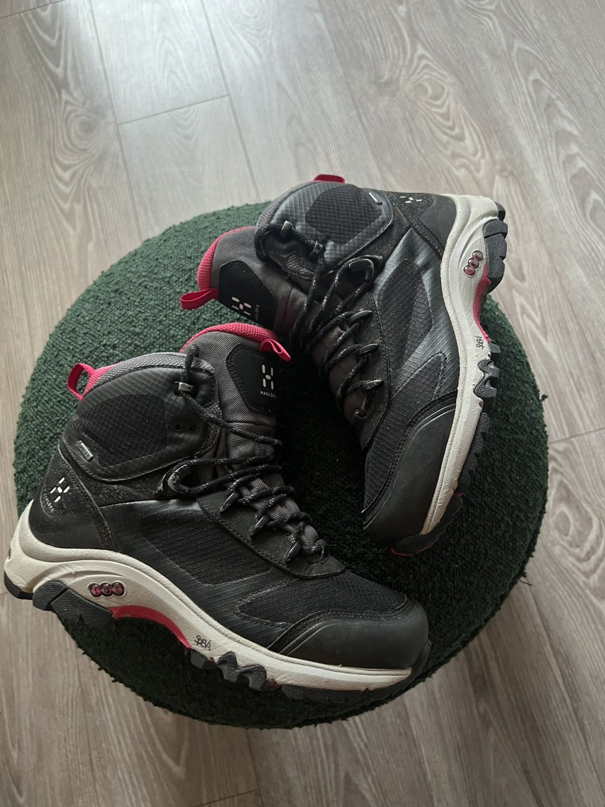 Asics × Goretex × Haglofs ‼️Haglofs x Asics Gel Observe Hi Q GT Wtprf Black/Pink Boots‼️ Size US 7 / IT 37 - 4 Thumbnail