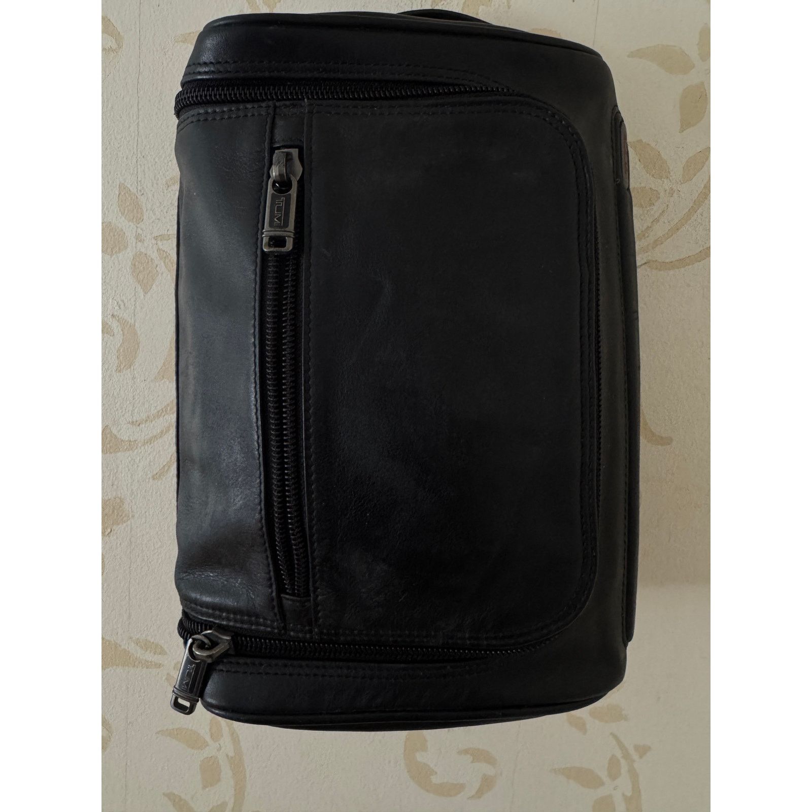 Tumi Copied - Tumi Men's Leather Toiletry Bag Size ONE SIZE - 2 Thumbnail