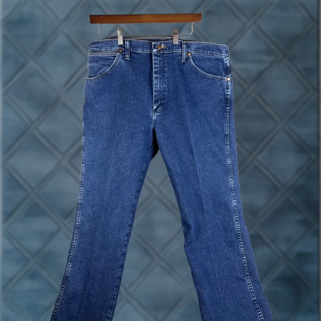 Wrangler Wrangler Jeans Mens 30x32 Blue Denim Straight Leg stretch Mid Rise 5-Pocket Regular Mens Jeans Size US 30 / EU 46 - 1 Thumbnail