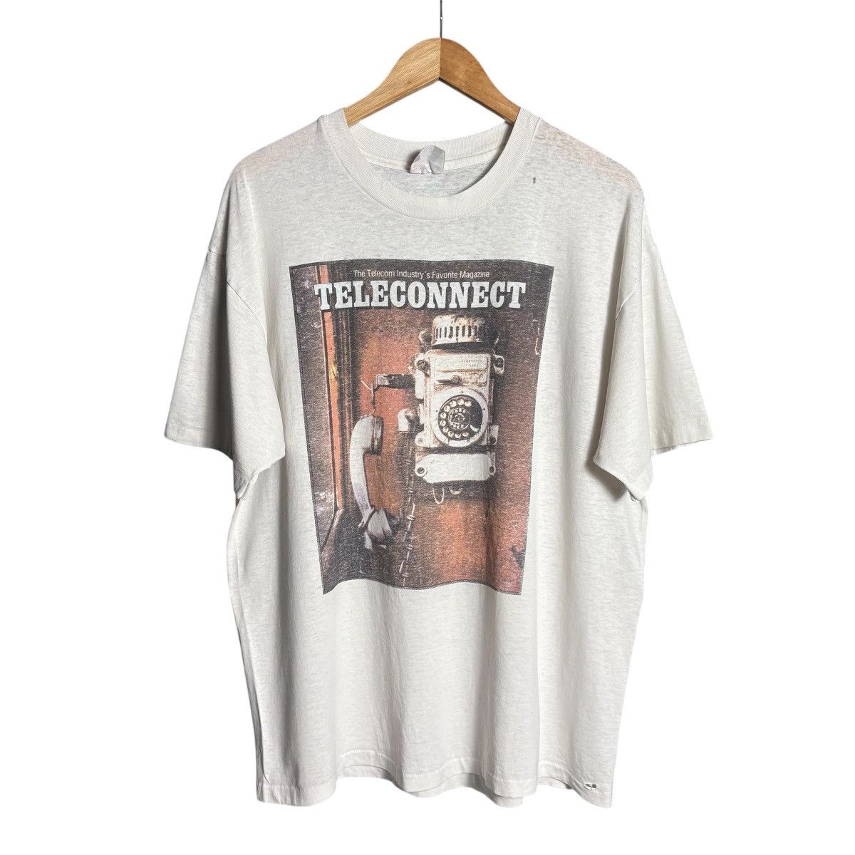 Vintage Vintage 90s The Telecom Magazine T-Shirt / Graphic Tee Size US XL / EU 56 / 4 - 1 Thumbnail