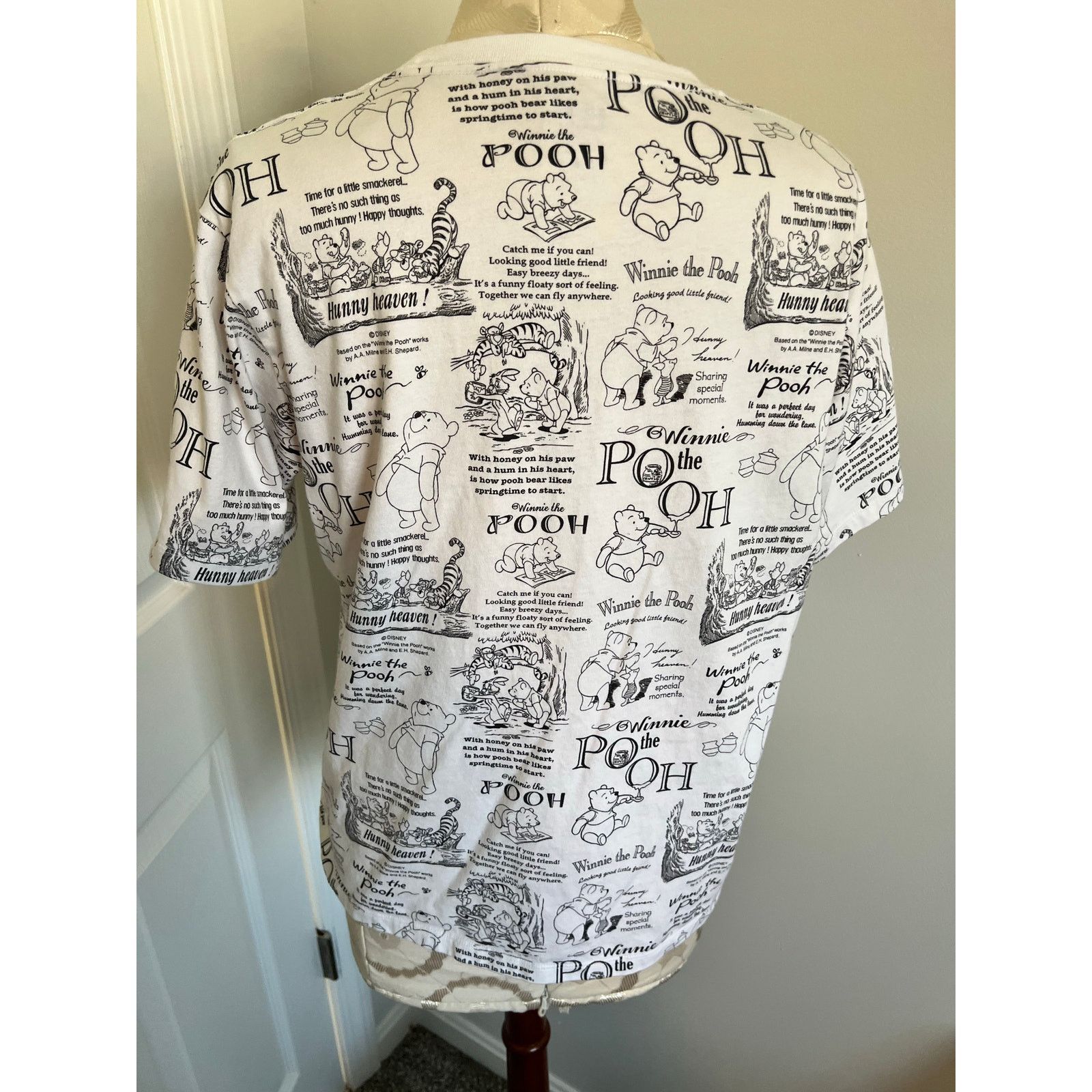 Uniqlo Uniqlo Winnie The Pooh Literature Short Sleeve T-Shirt Large Size L / US 10 / IT 46 - 4 Thumbnail