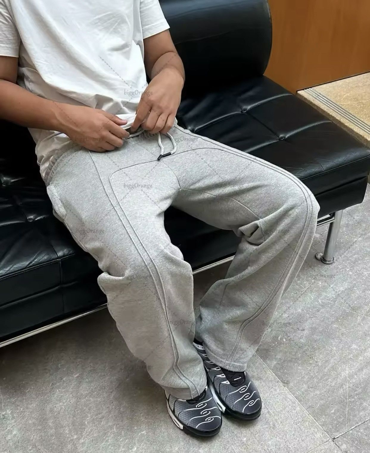 Japanese Brand Retro Splicing Oversized Sweatpants Size US 33 - 1 Thumbnail