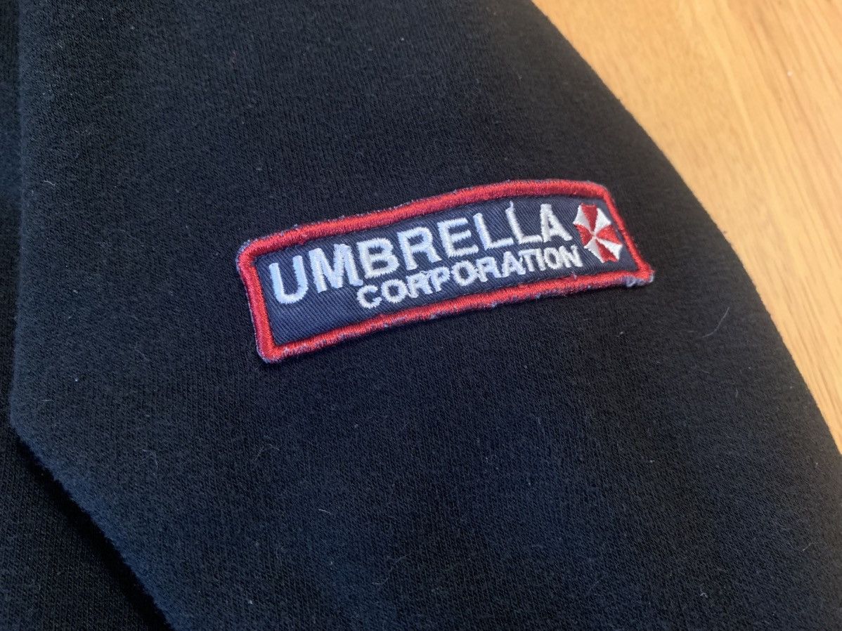 Vintage Resident Evil Umbrella Corporation Hoodie Size US M / EU 48-50 / 2 - 4 Thumbnail