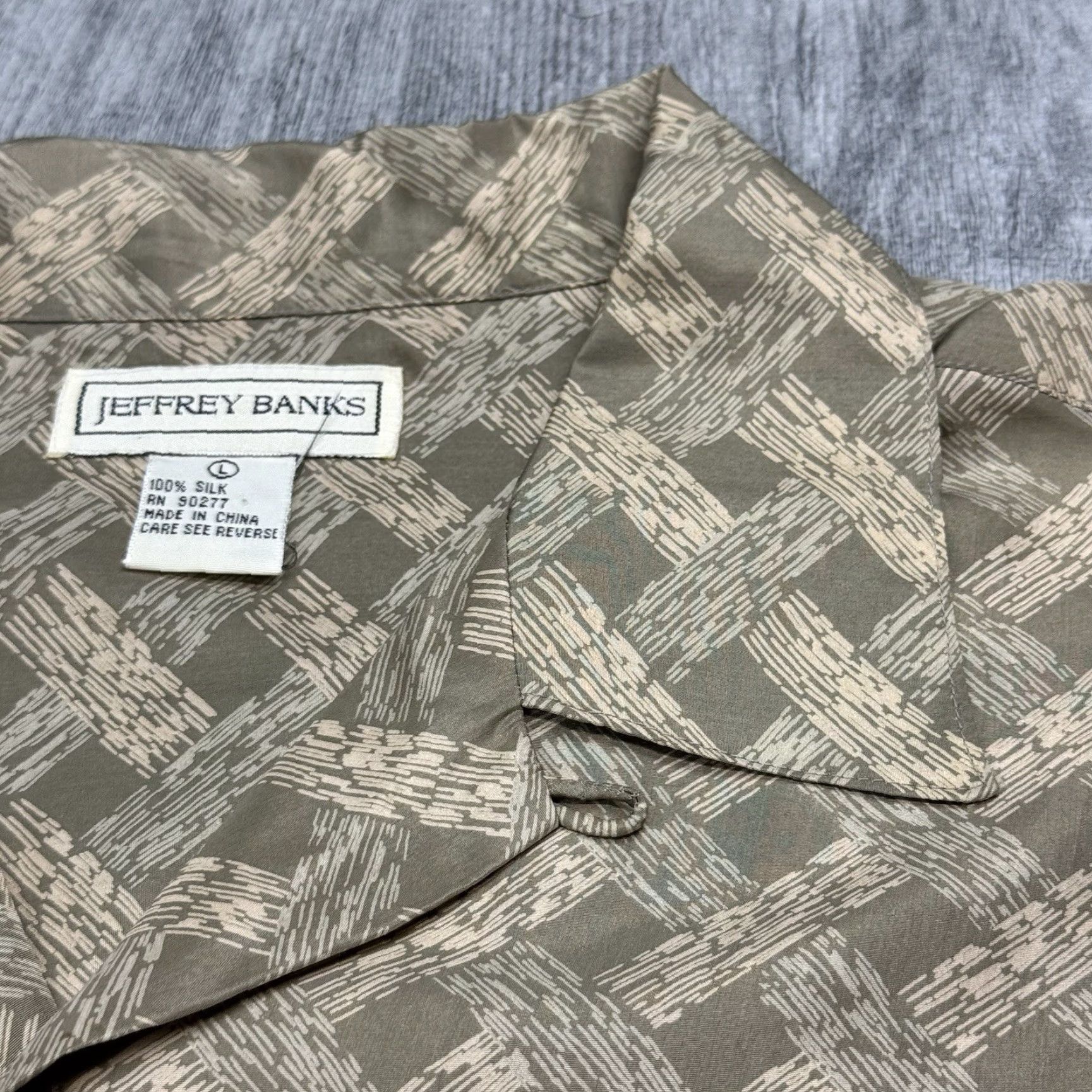 Vintage VINTAGE Jeffrey Banks Men's Shirt Lightweight Silk Geometric Print Button-Up Collared Long Sleeve Size L Beige 90s Fashion Size US L / EU 52-54 / 3 - 4 Thumbnail