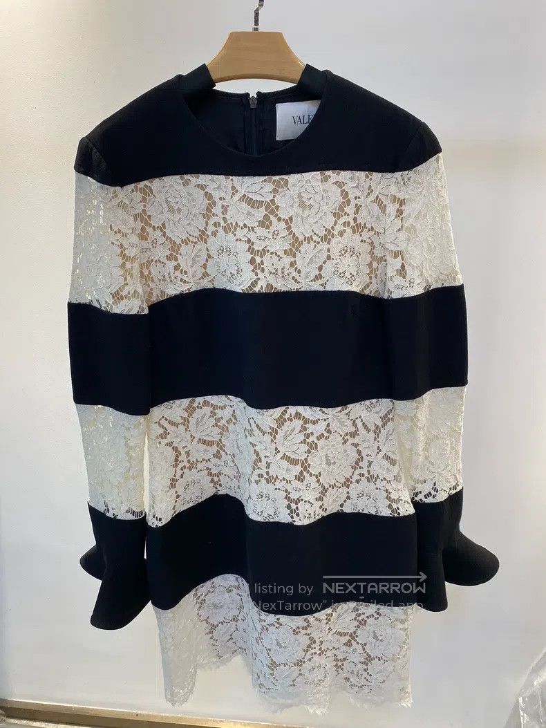 Valentino Valentino Black and white lace dress Size M / US 6-8 / IT 42-44 - 1 Thumbnail