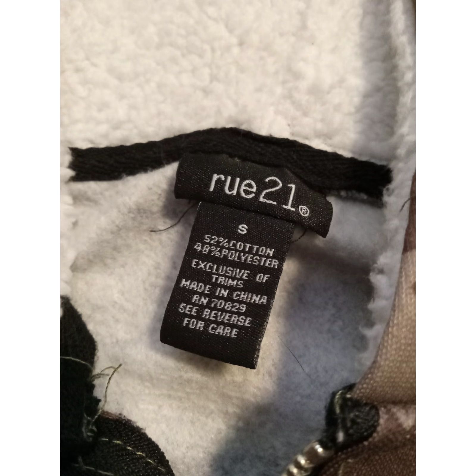 Vintage Rue 21 Camo Full Zip Hoodie Sherpa Lined Hood Sz. Small 36" Chest LIKEONEW Size S / US 4 / IT 40 - 5 Thumbnail