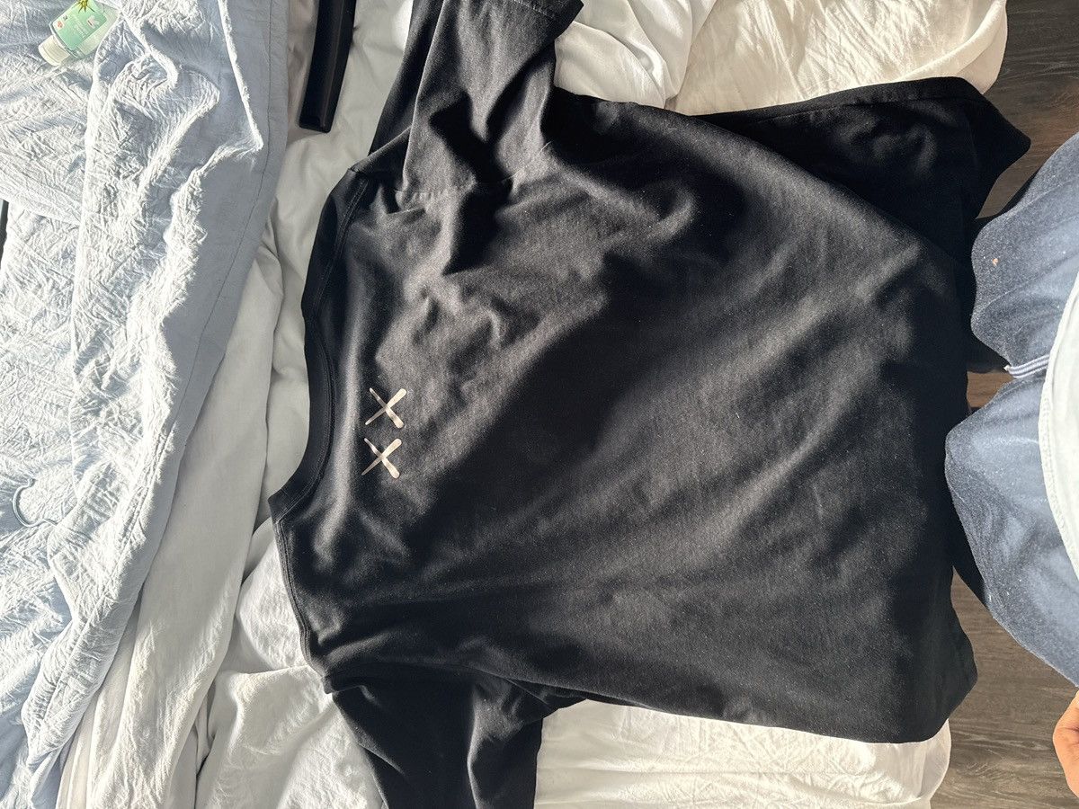 Kaws × Uniqlo Uniqlo x KAWS tee collab Size US L / EU 52-54 / 3 - 1 Thumbnail