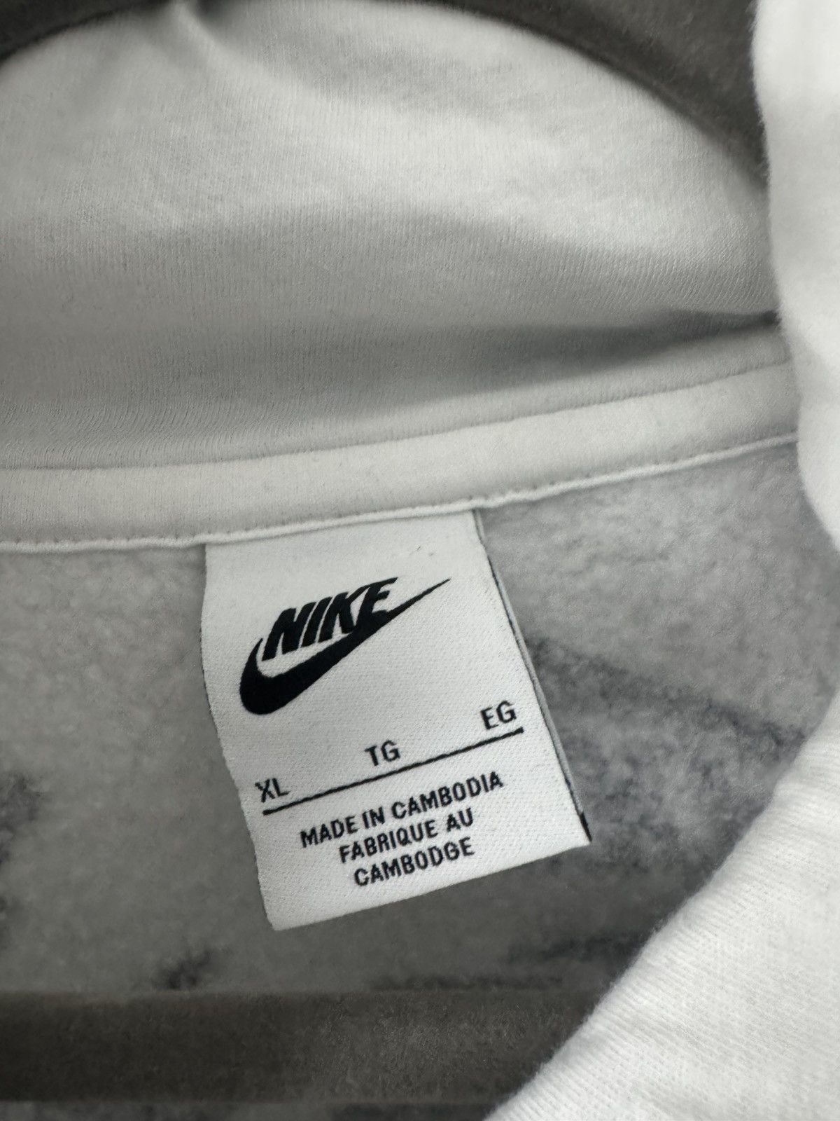 Nike Nike White Sweatshirt XL Men’s All Over Swoosh Logo Size US XL / EU 56 / 4 - 3 Thumbnail
