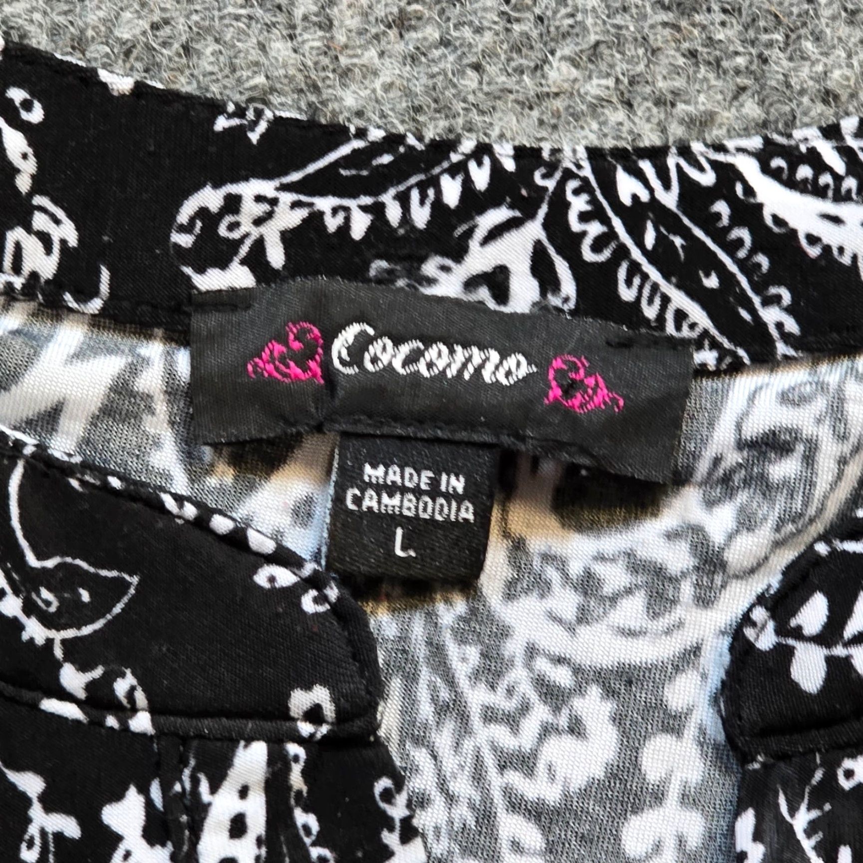 Vintage Cocomo Womens Blouse Shirt Black Paisley 3/4 Sleeve V-Neck Stretchy Polyester Spandex Size L / US 10 / IT 46 - 3 Thumbnail