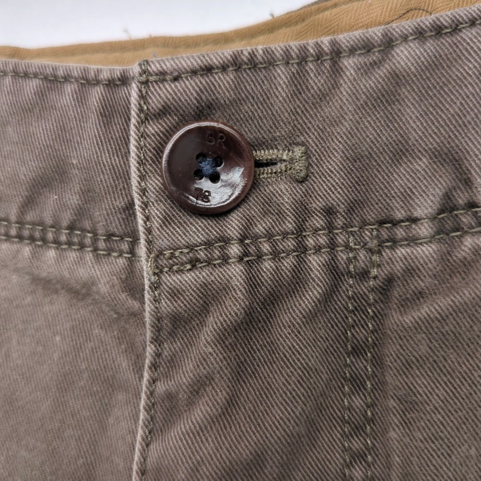 Banana Republic Banana Republic Cargo Shorts Brown Classic Fit Men 33 Cargo Shorts Brown Classic Fit Men Size 33 Brown Solid Cotton Men’s 33 Mens Size US 33 - 2 Thumbnail