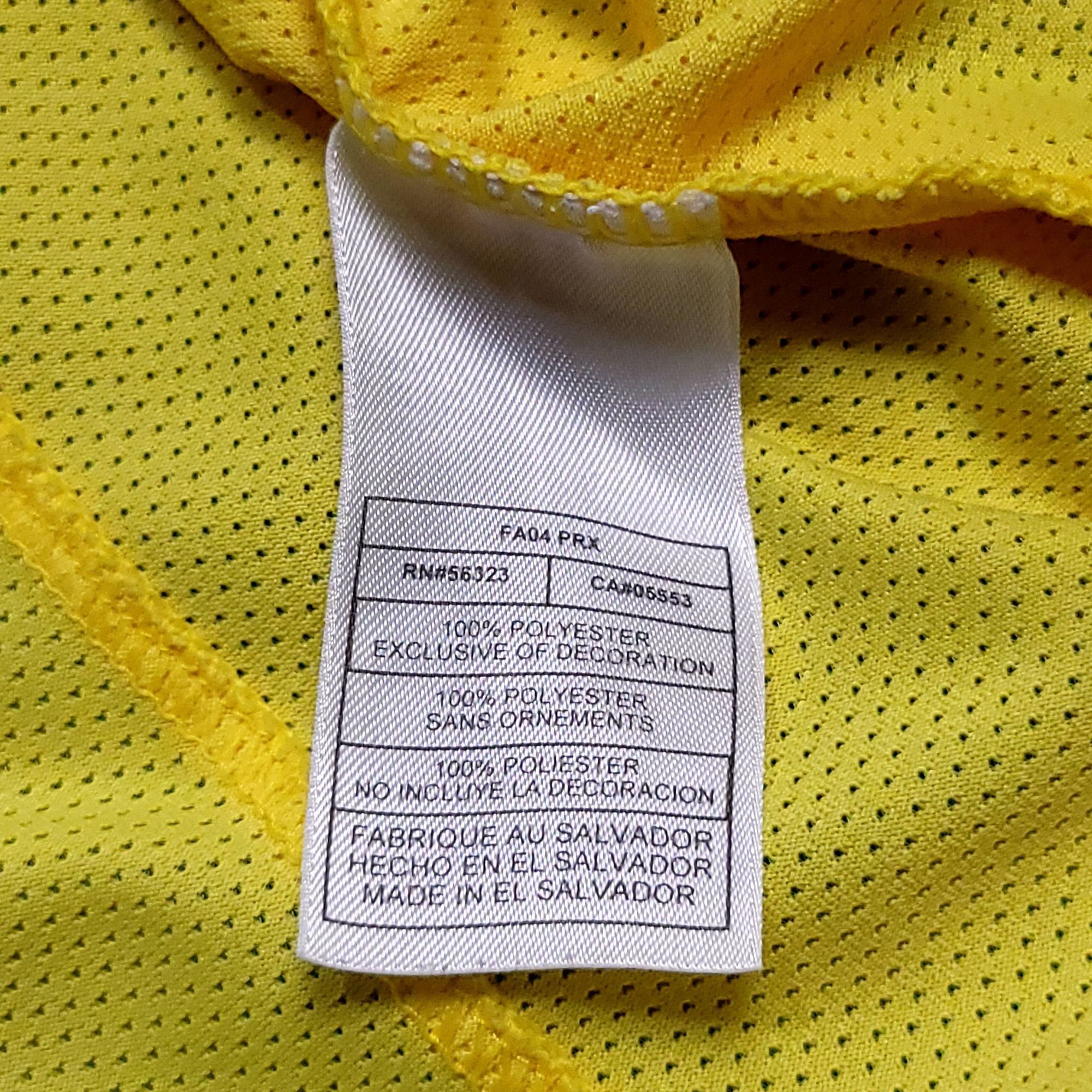Nike Ronaldinho Brazil 2004 Soccer Jersey M Size US M / EU 48-50 / 2 - 6 Thumbnail