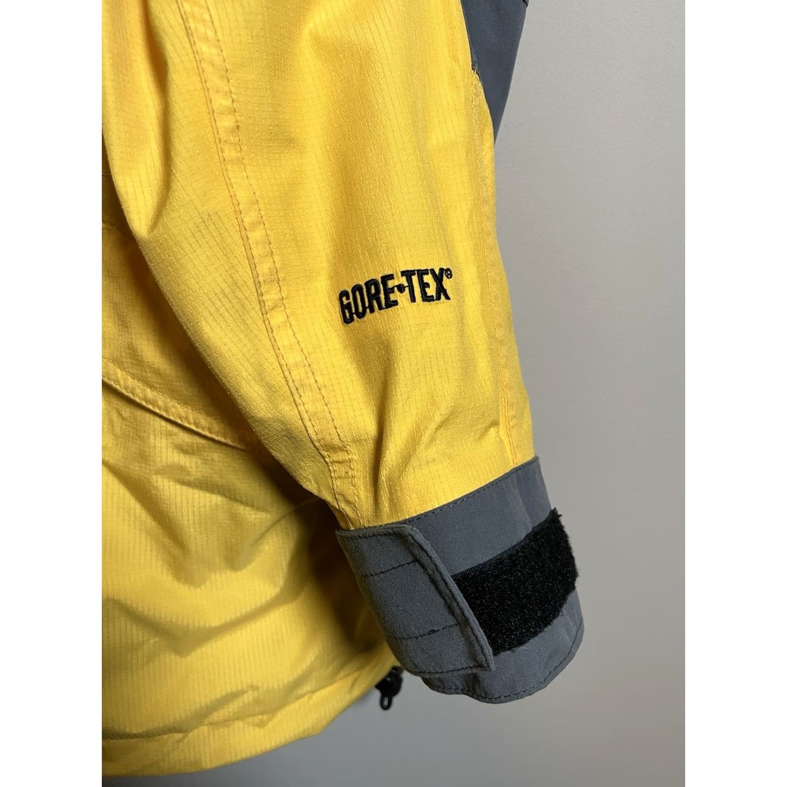 The North Face VINTAGE The North Face Gore-Tex Jacket Men L Yellow Water Resistant Rain Coat Wind Ski Hiking 90s (B510) Size US L / EU 52-54 / 3 - 6 Thumbnail