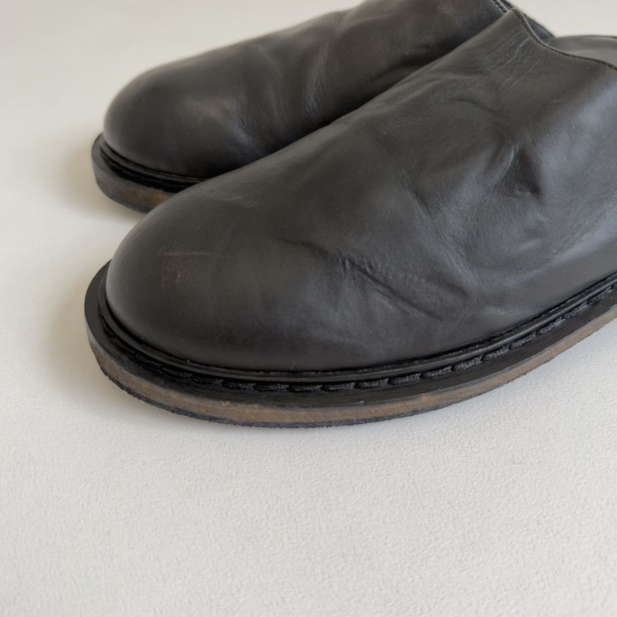 Ann Demeulemeester Early 2010s Black ‘Distressed Leather’ Mules Size US 8 / IT 38 - 8 Thumbnail