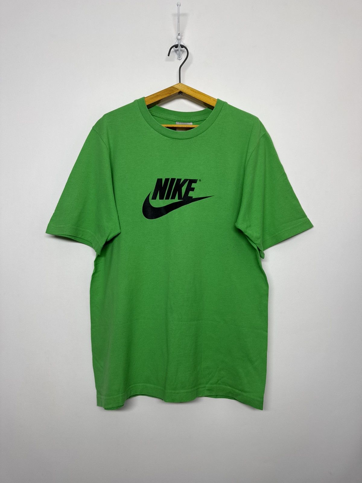 Nike Vintage Y2k Nike Big Swoosh streetwear t-shirts 90’s Size US M / EU 48-50 / 2 - 4 Thumbnail