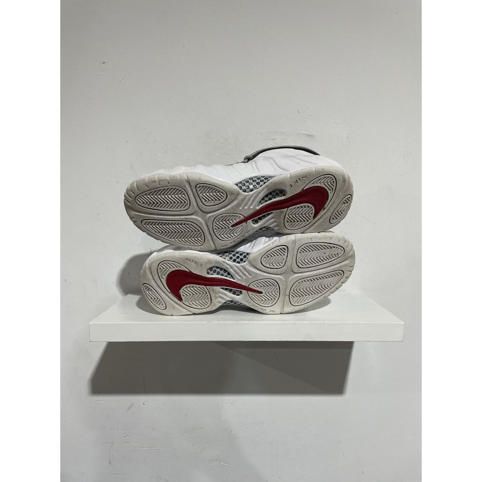 Nike NIKE AIR FOAMPOSITE PRO WHITE BLACK UNI RED SIZE 9.5 Size US 9.5 / EU 42-43 - 5 Thumbnail
